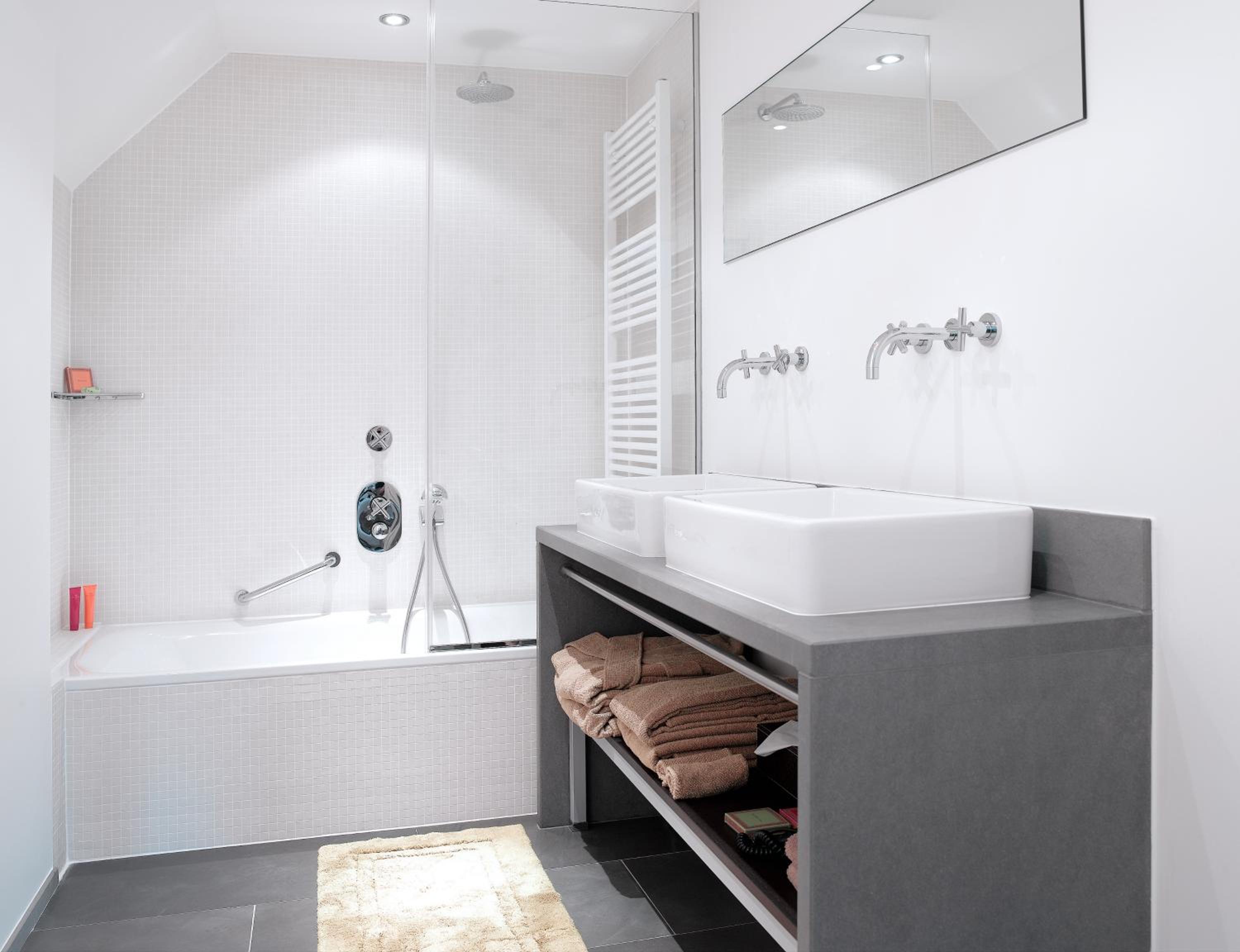 Executive Suite - Photo 4