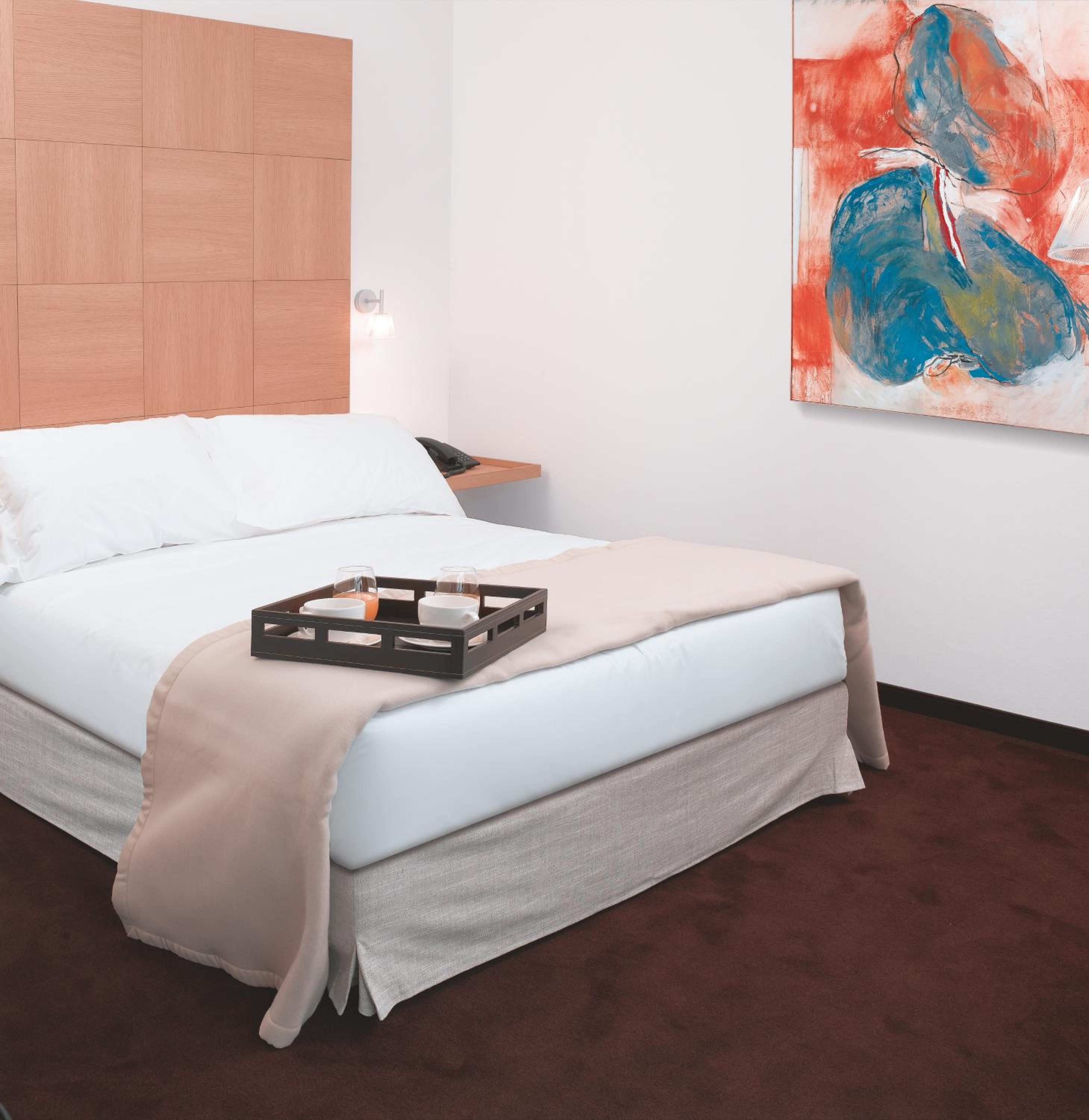 Deluxe Suite with Balcony - Photo 3