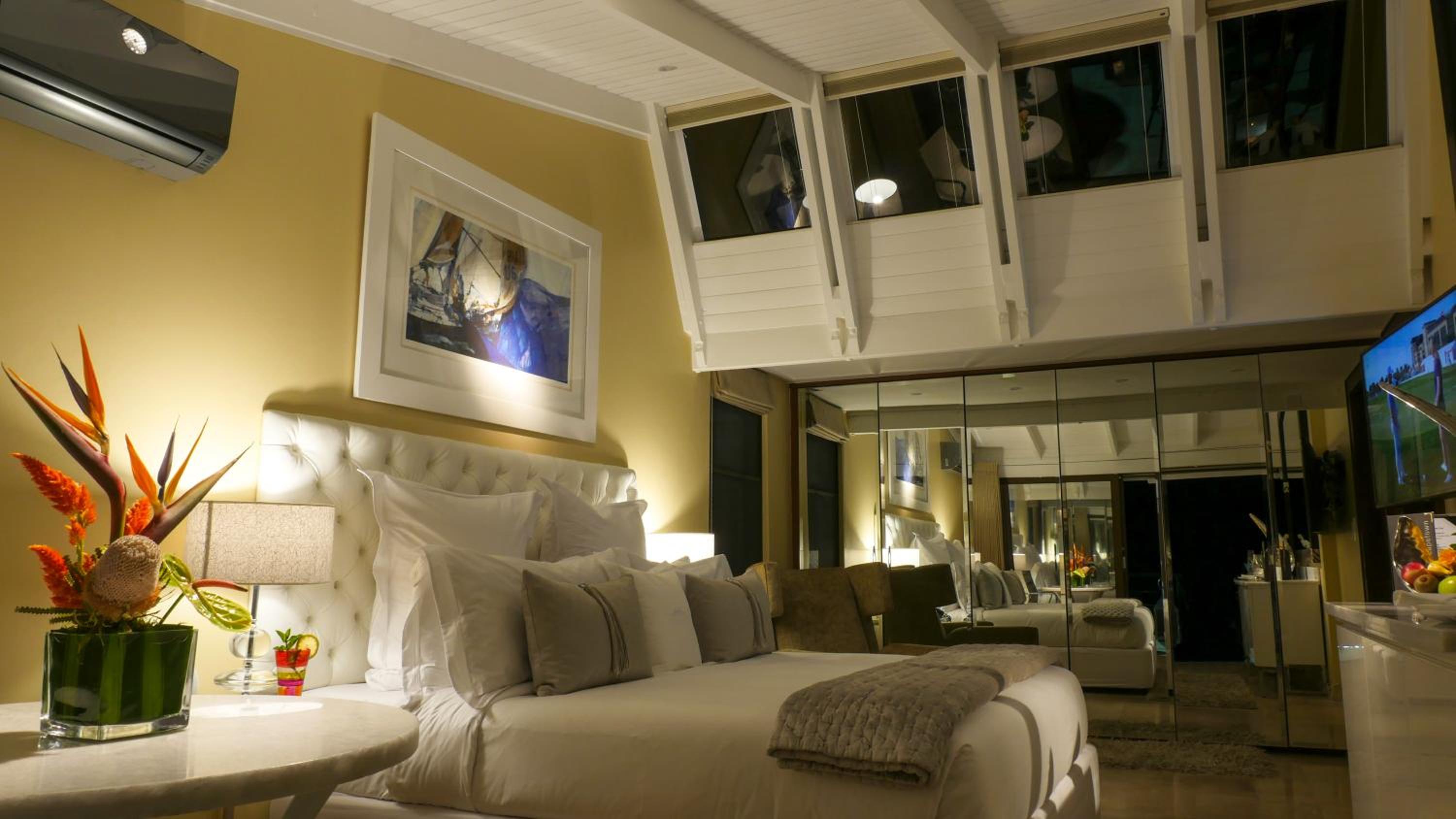 Deluxe Junior Suite with Terrace, Sea View and Mountain View (Master Bedroom) - Photo 4