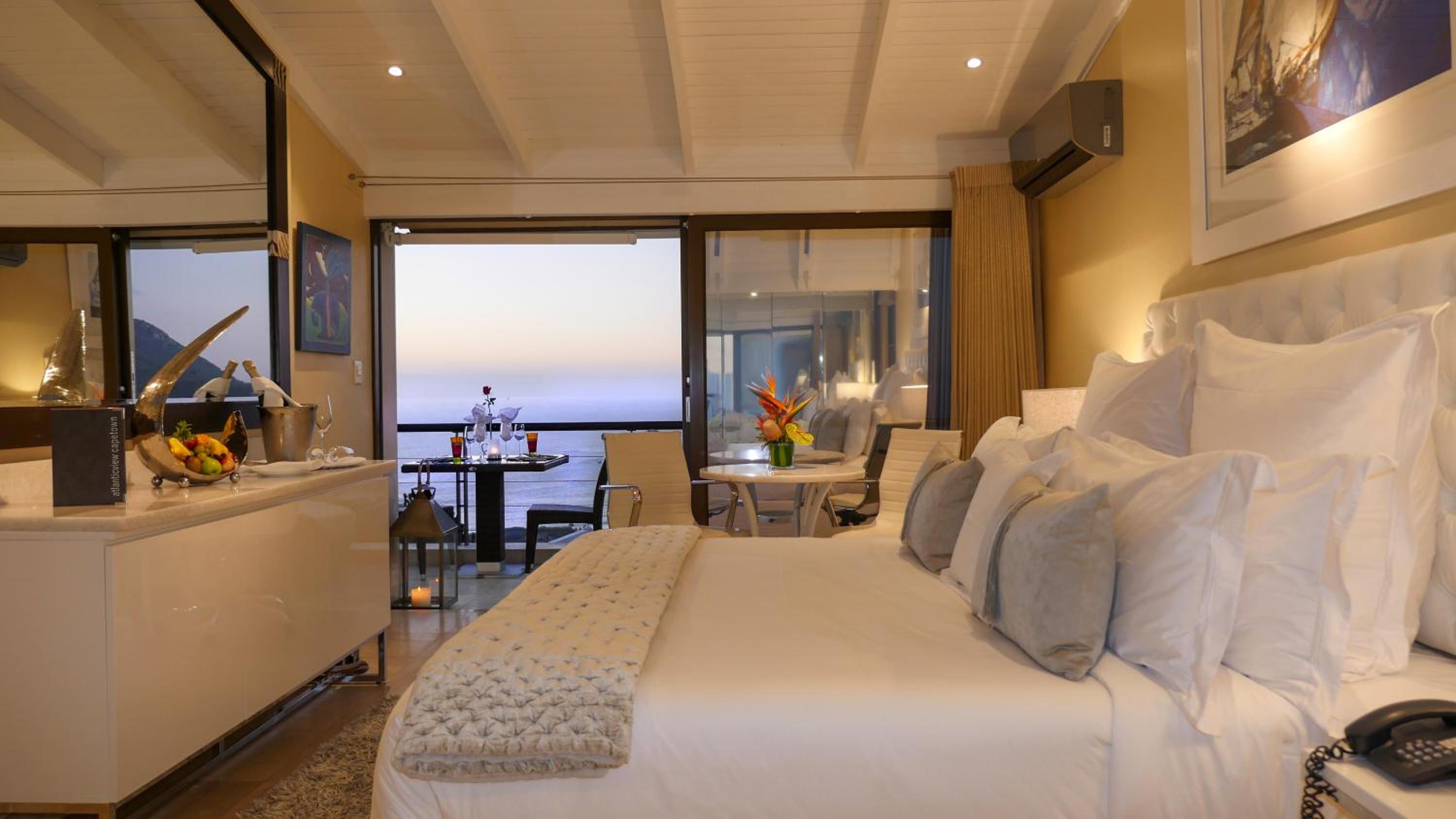 Deluxe Junior Suite with Terrace, Sea View and Mountain View (Master Bedroom) - Photo 2