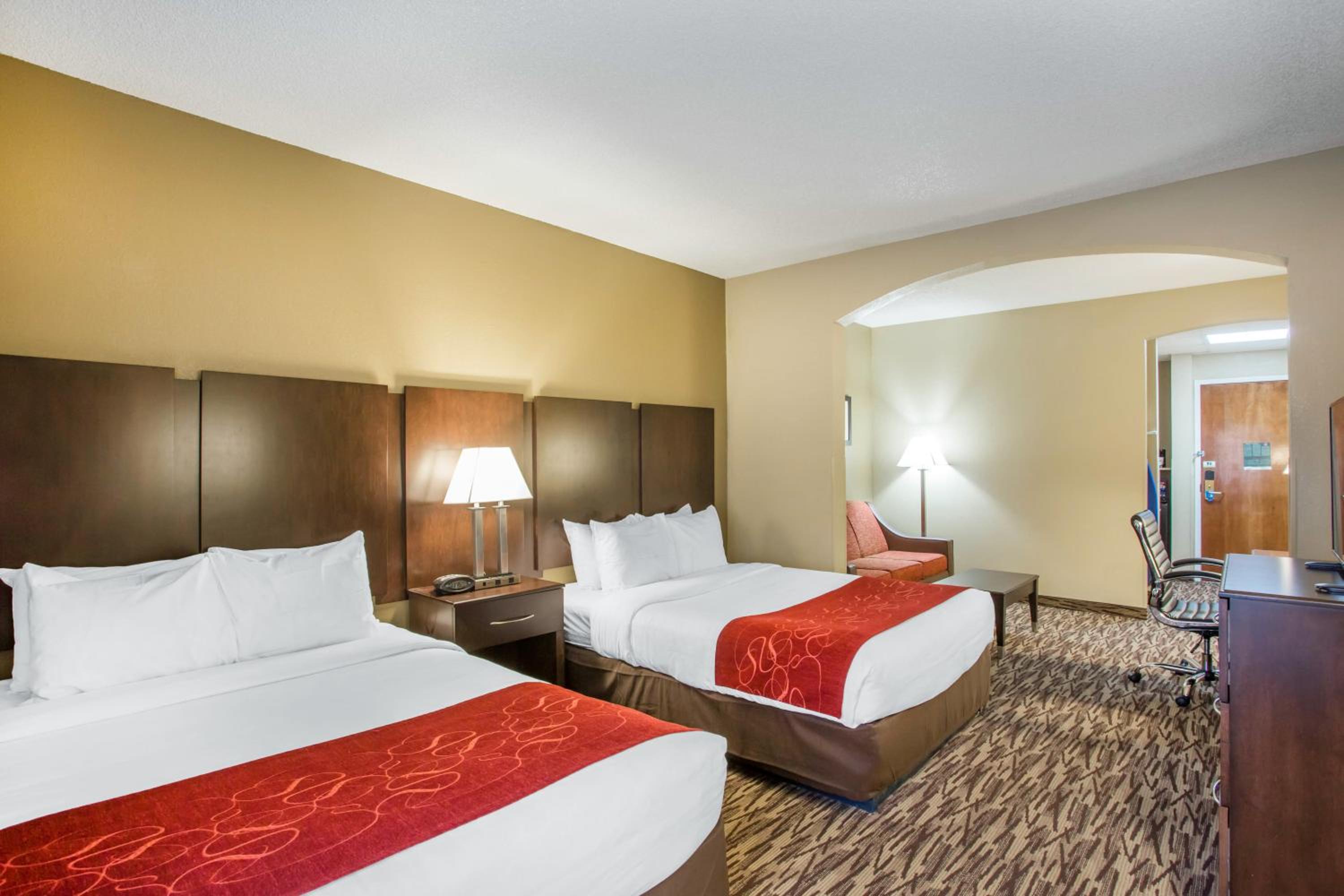 Queen Suite with Two Queen Beds - Disability Access/Non-Smoking - Photo 4