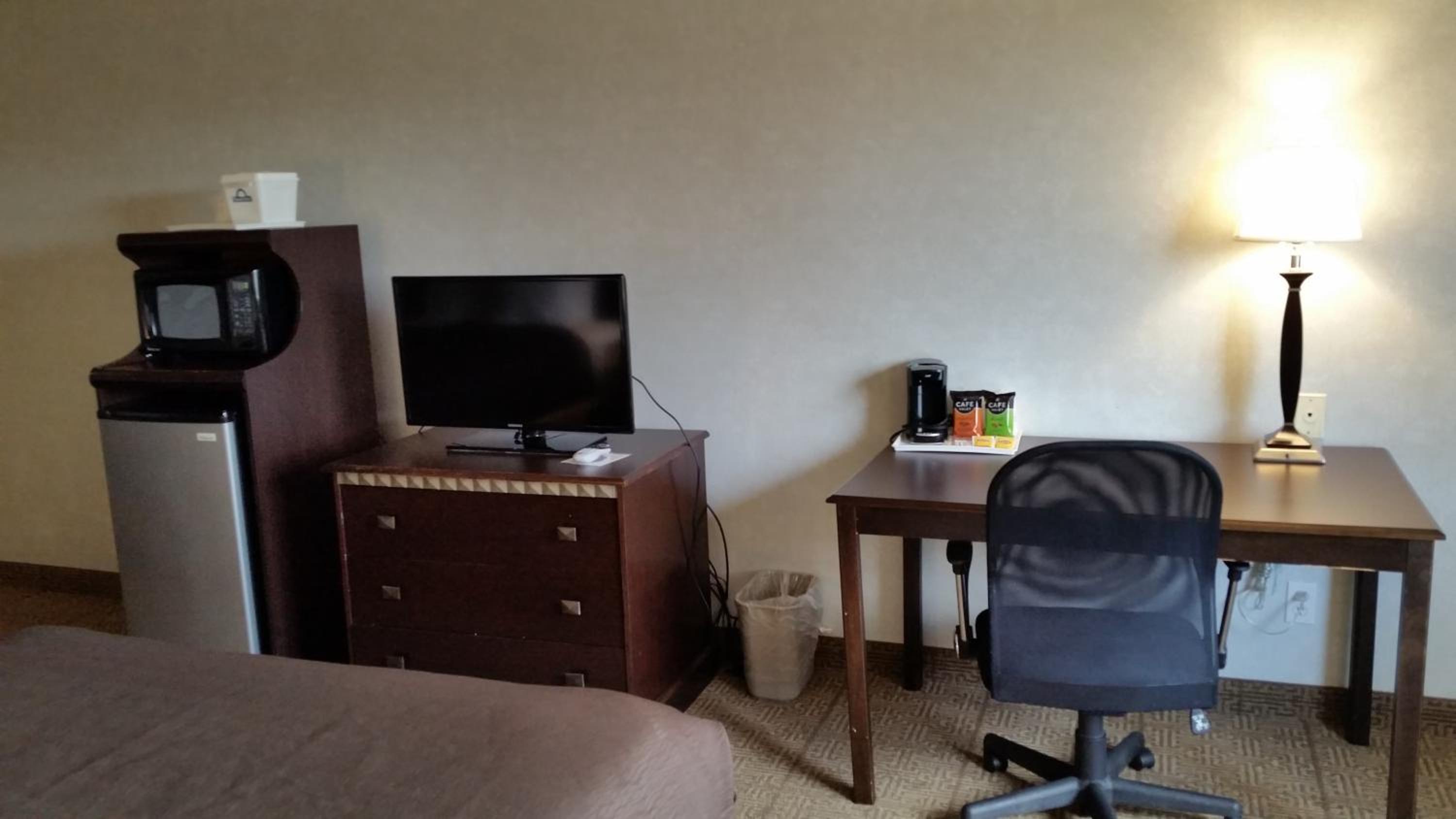 Queen Room with Two Queen Beds - Non-Smoking - Photo 1