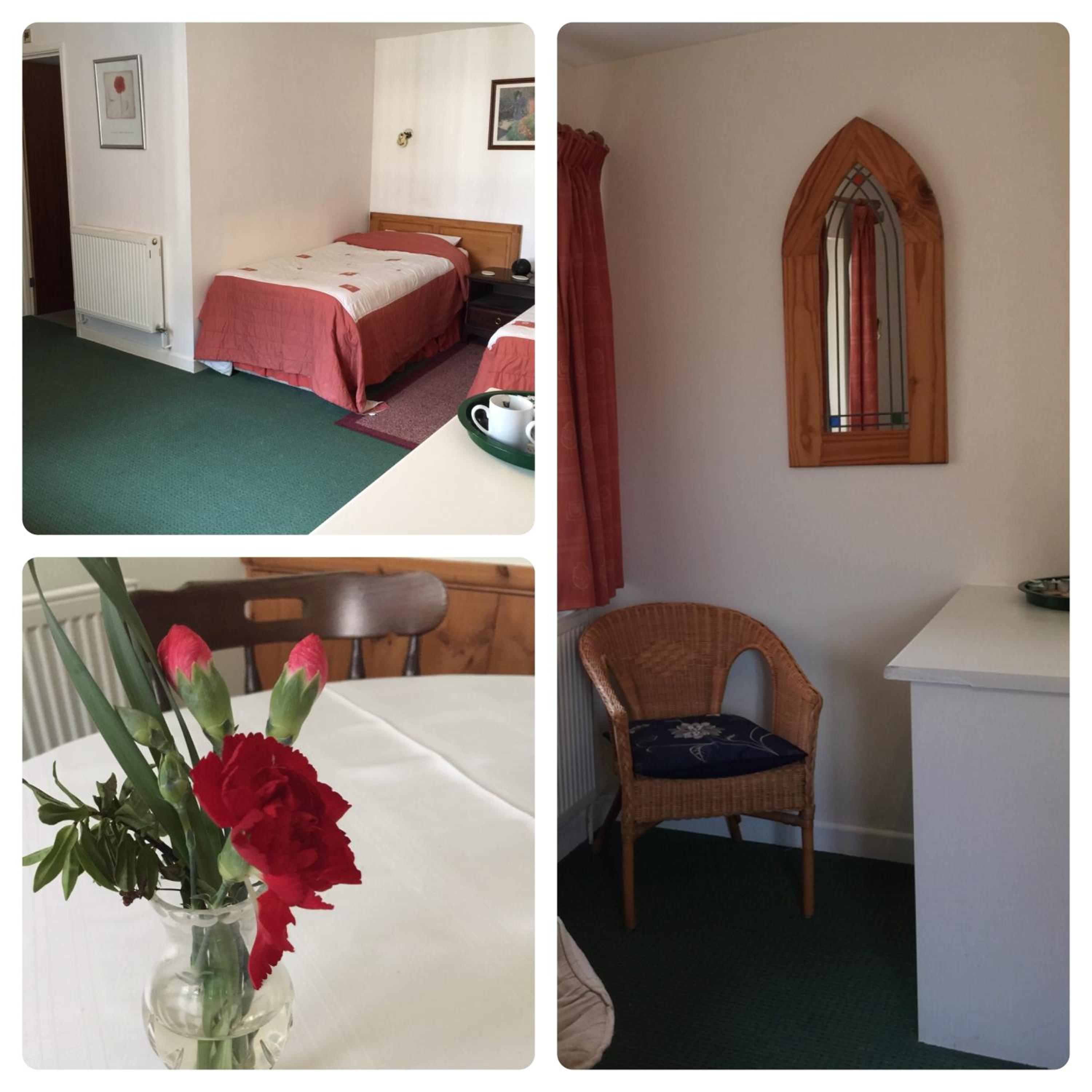 Double or Twin Room with Bathroom - Photo 2