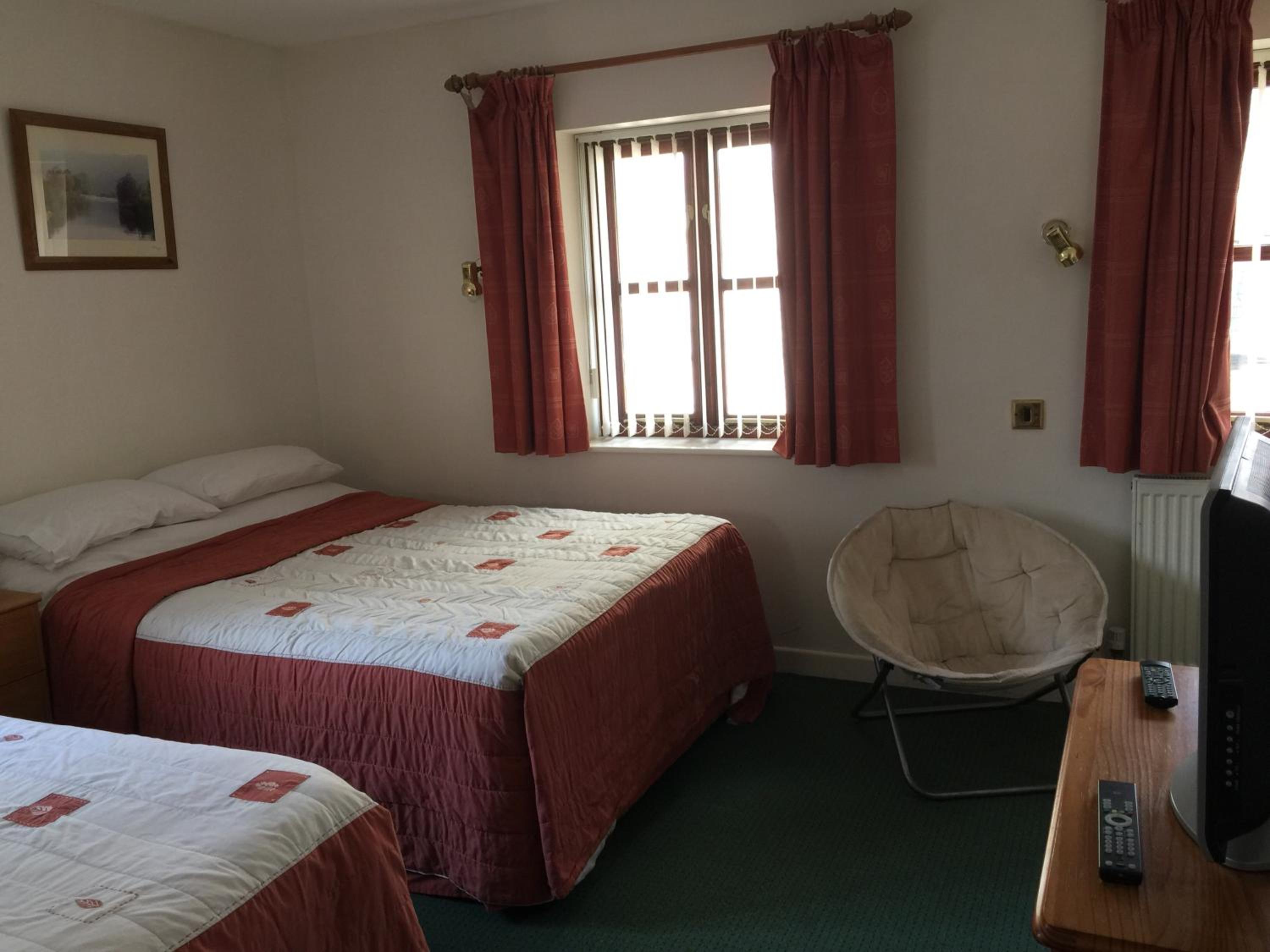 Double or Twin Room with Bathroom - Photo 4