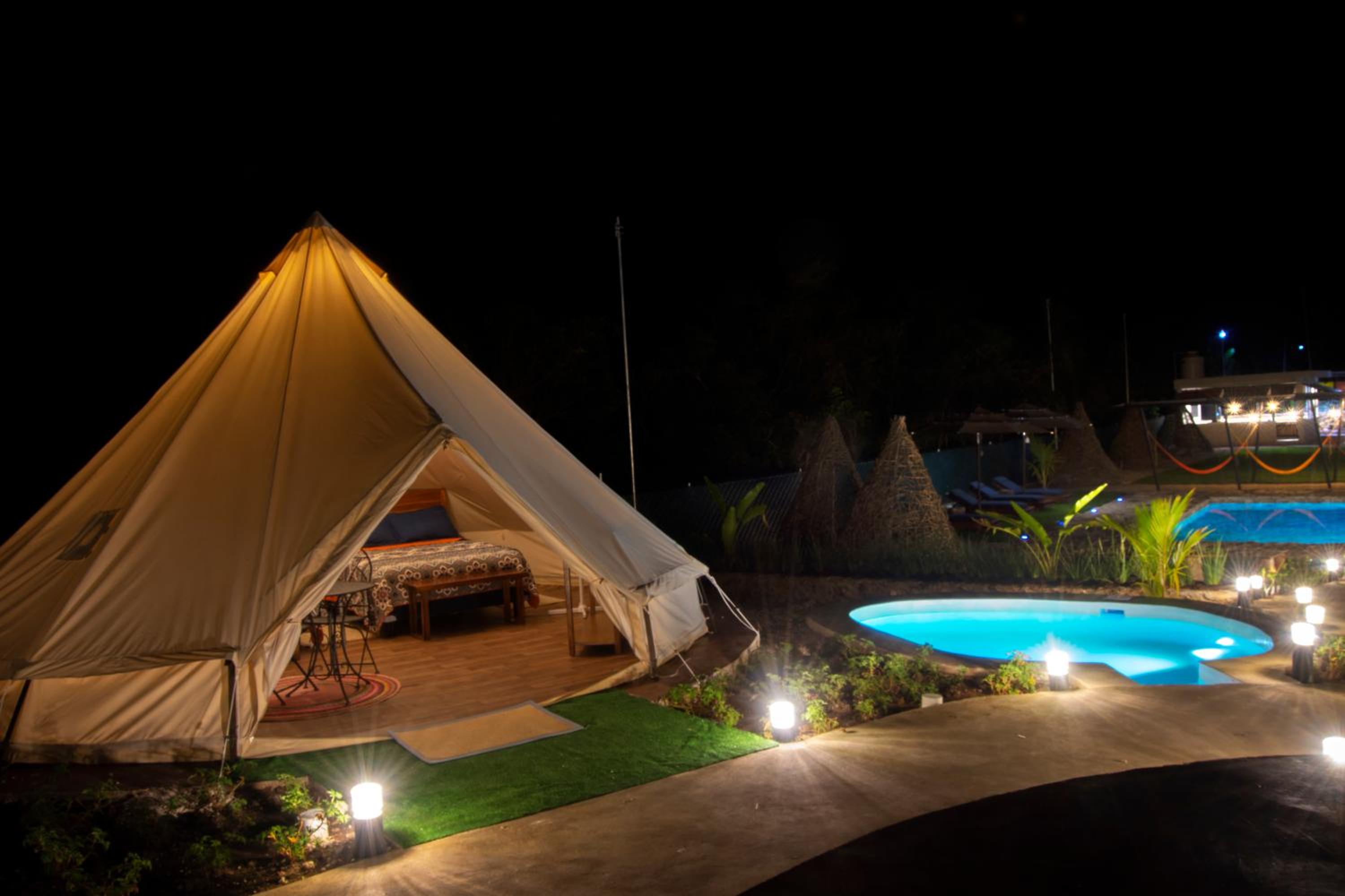 Quadruple Tent - Photo 2