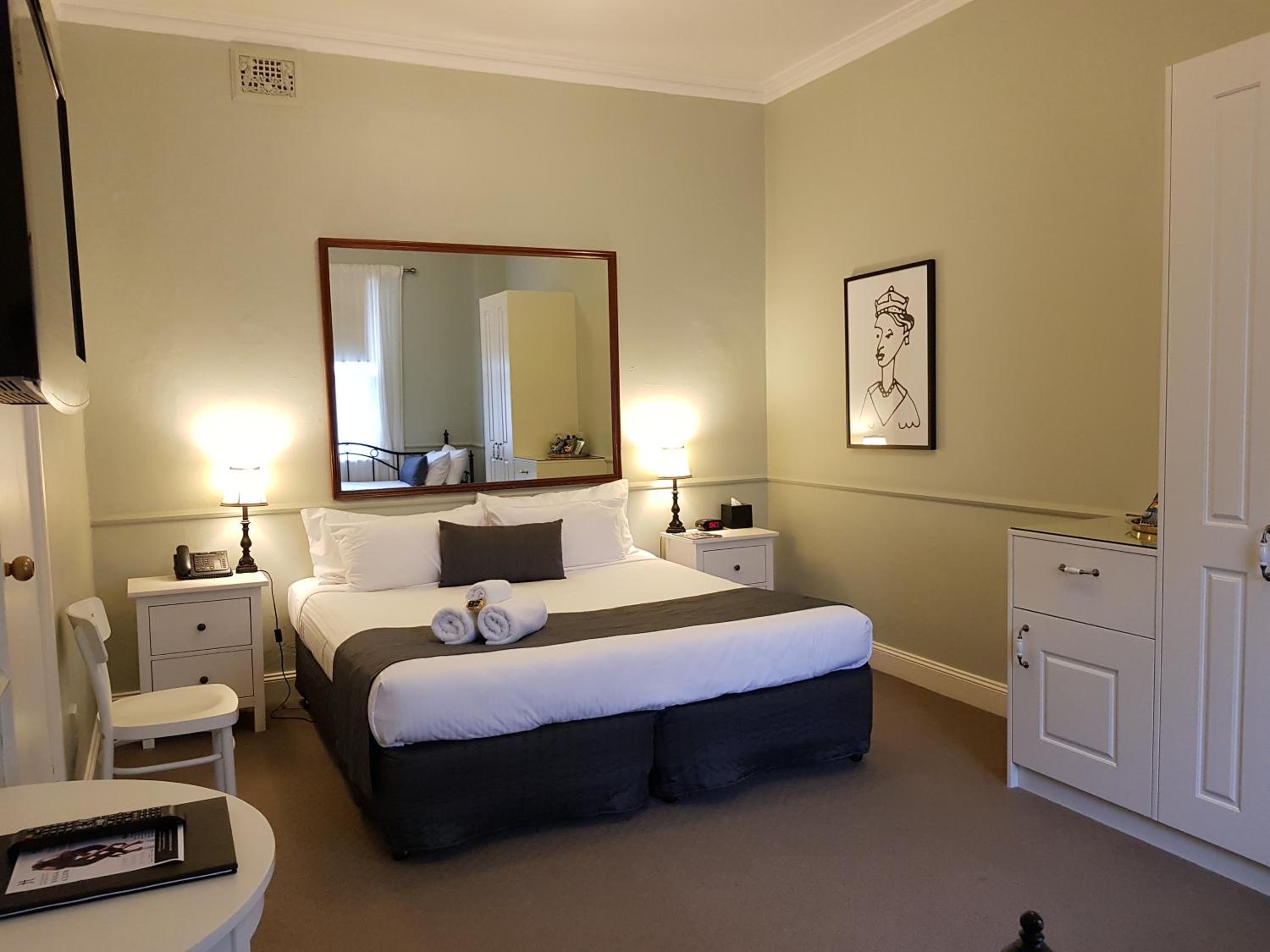 Standard King or Twin Room