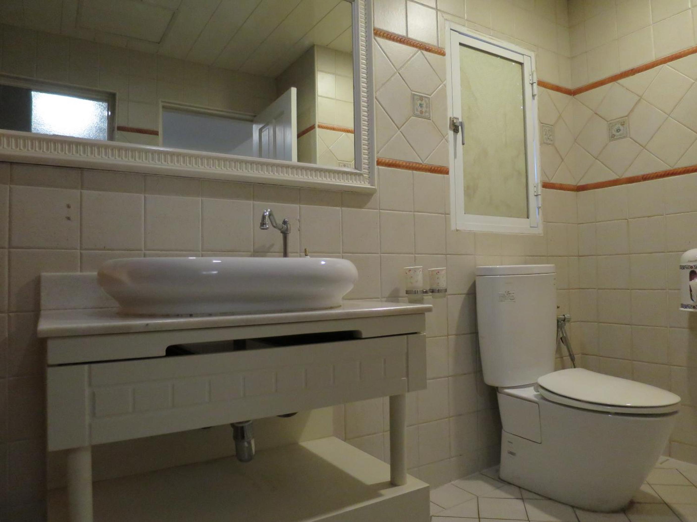 Family Room with Private Bathroom photo 3