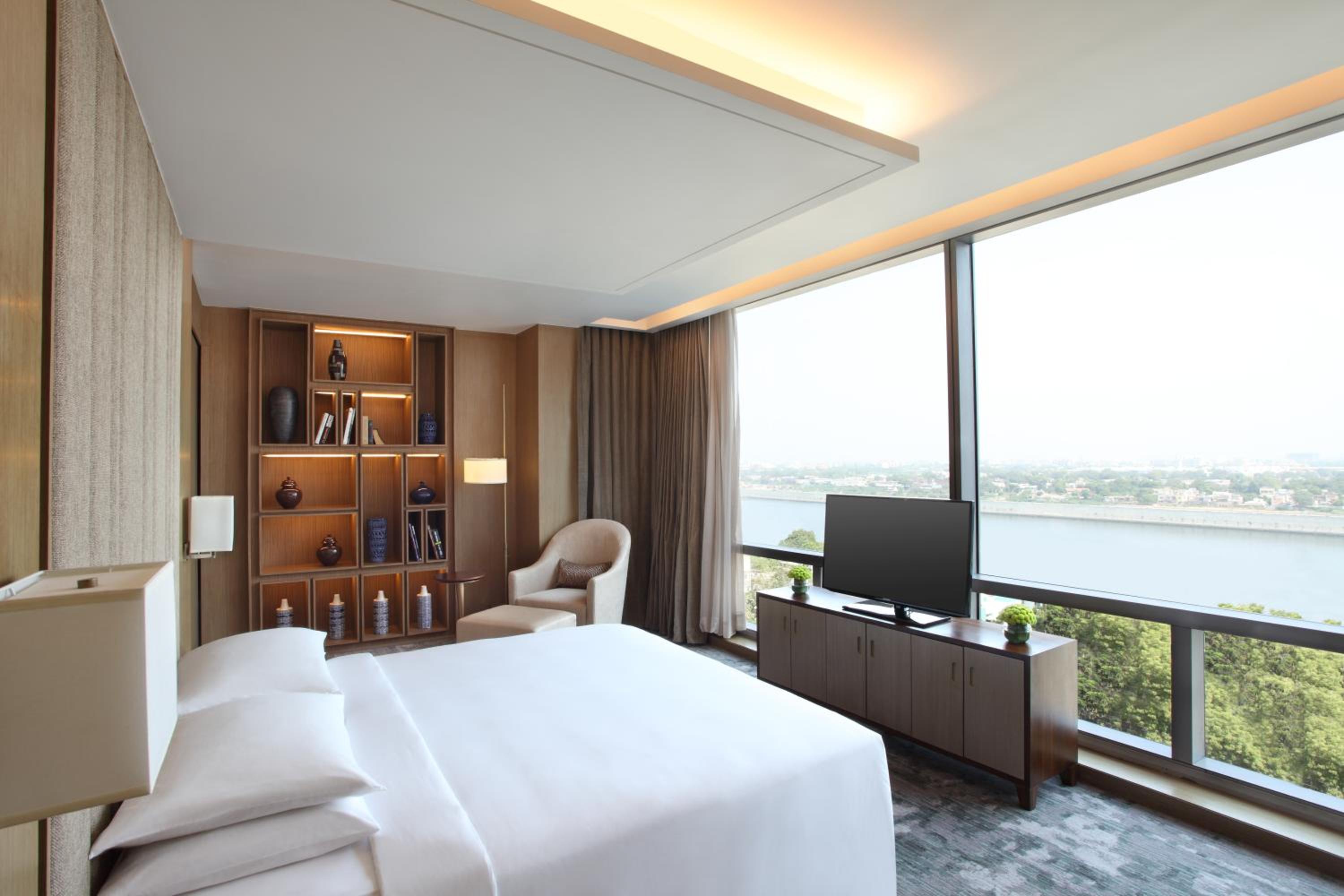 Diplomatic Suite | 15% discount on Spa & 20% discount on F&B (Till 31st Oct) - Photo 3