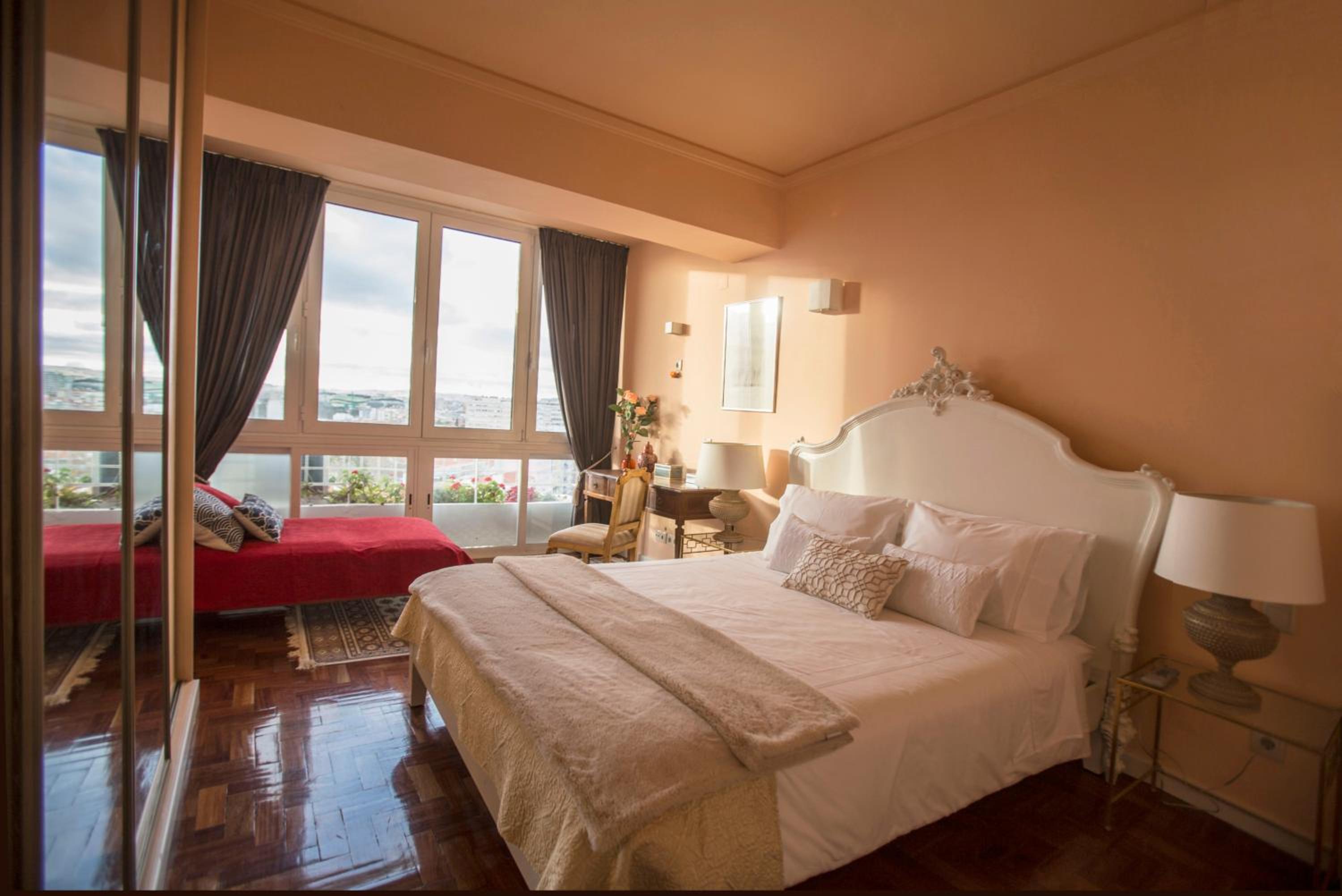 Apartment with Balcony - Photo 5