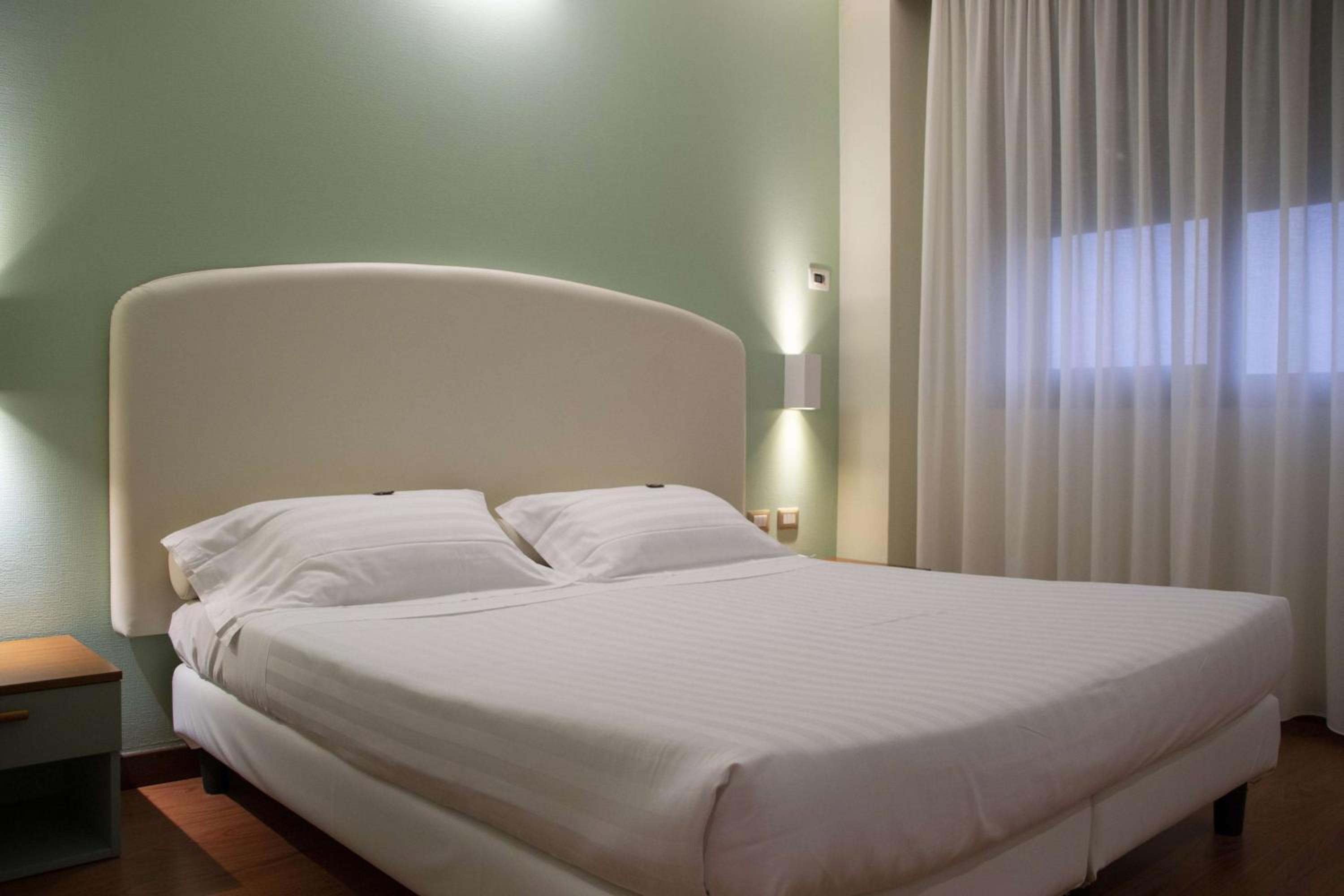 Standard Double Room - Photo 4
