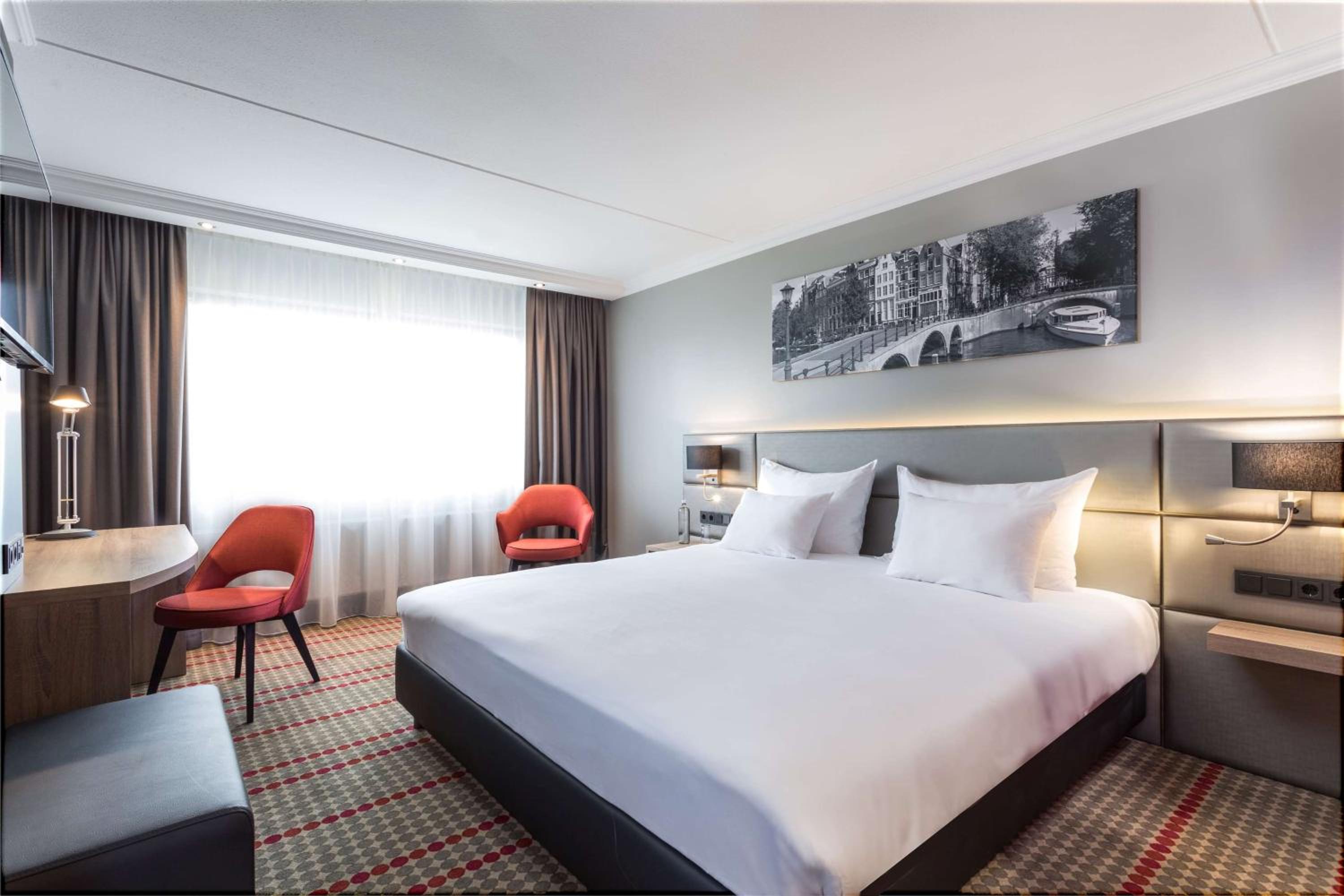 Deluxe King Room - Non-Smoking