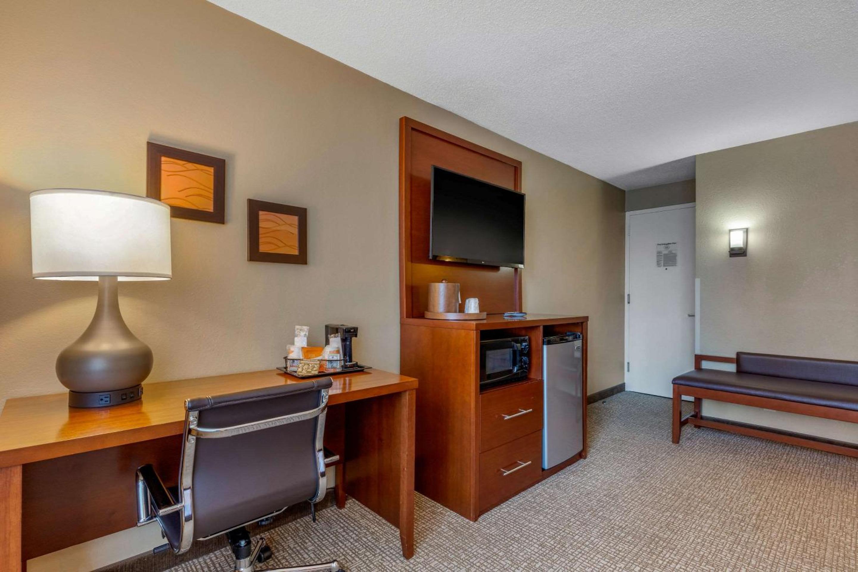 Standard King Room - Non-Smoking  photo 2