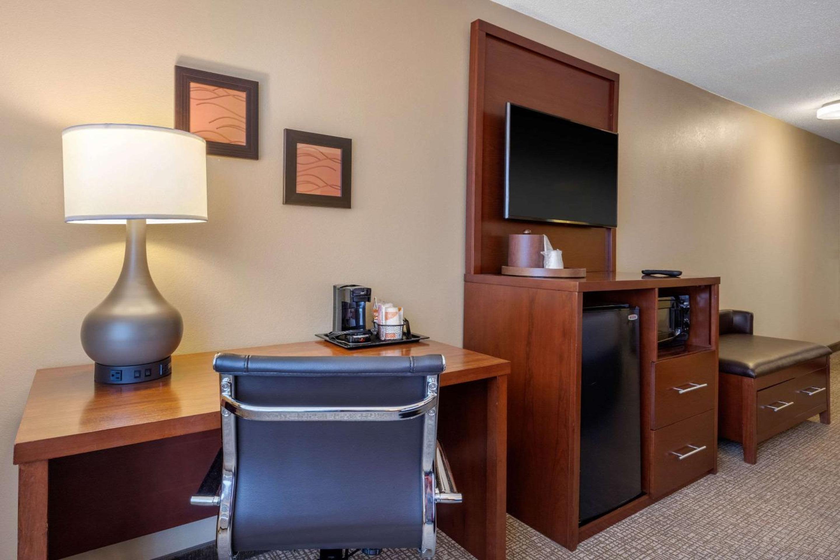 Superior Business Suite - Non-Smoking photo 2