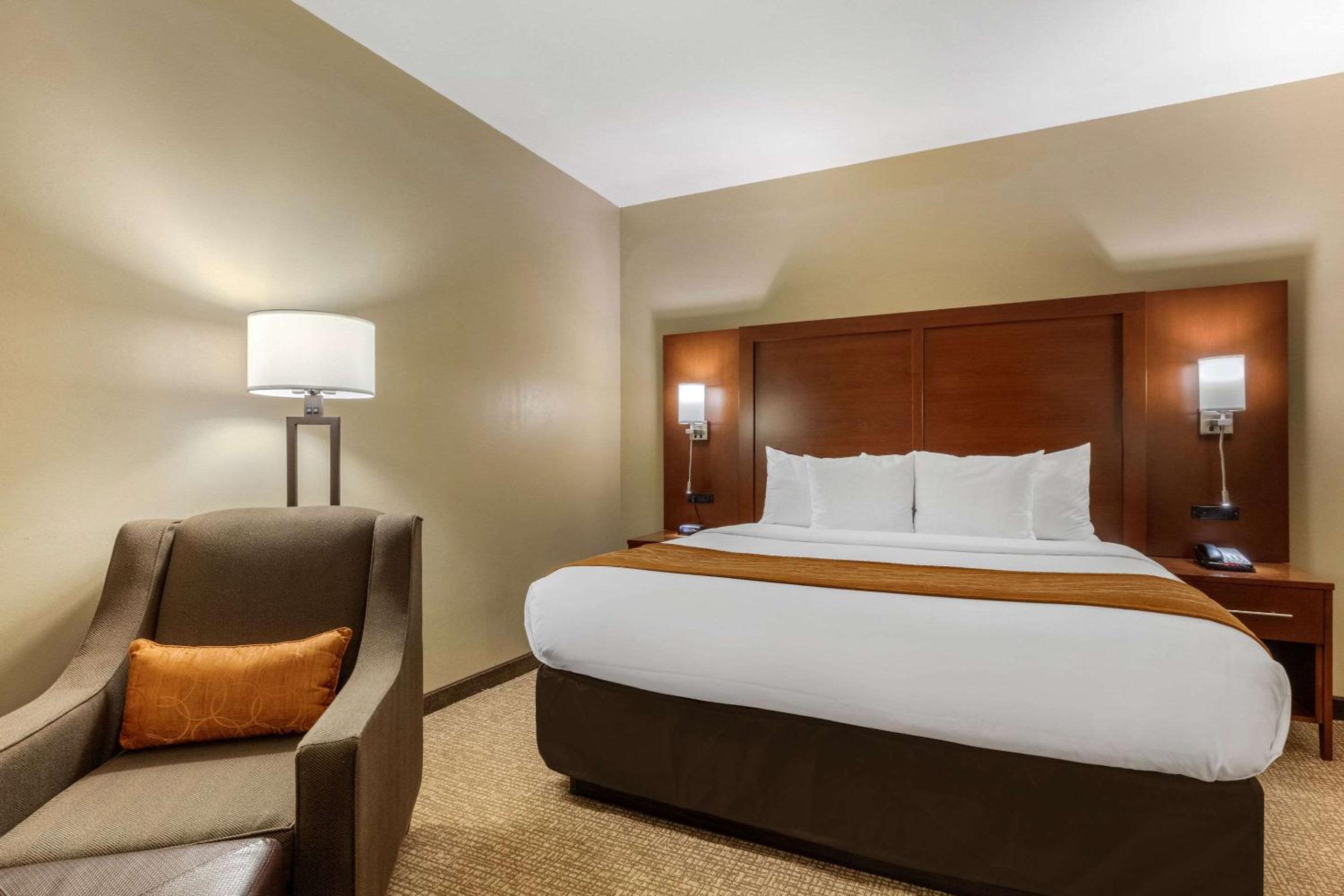 Superior Business King Room - Non-Smoking/Ground Floor photo 3