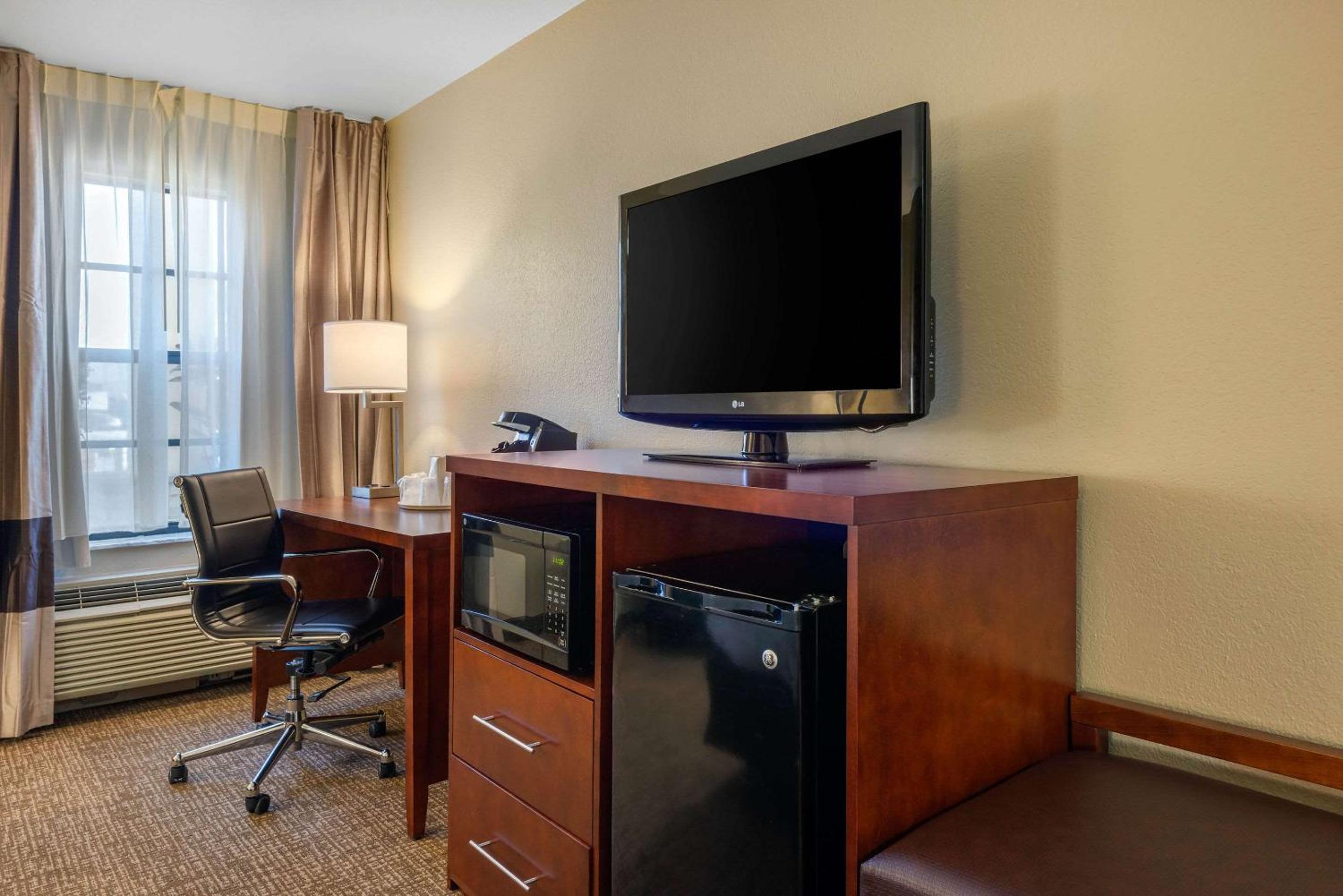 King Room - Disability Access/Non-Smoking - Photo 4