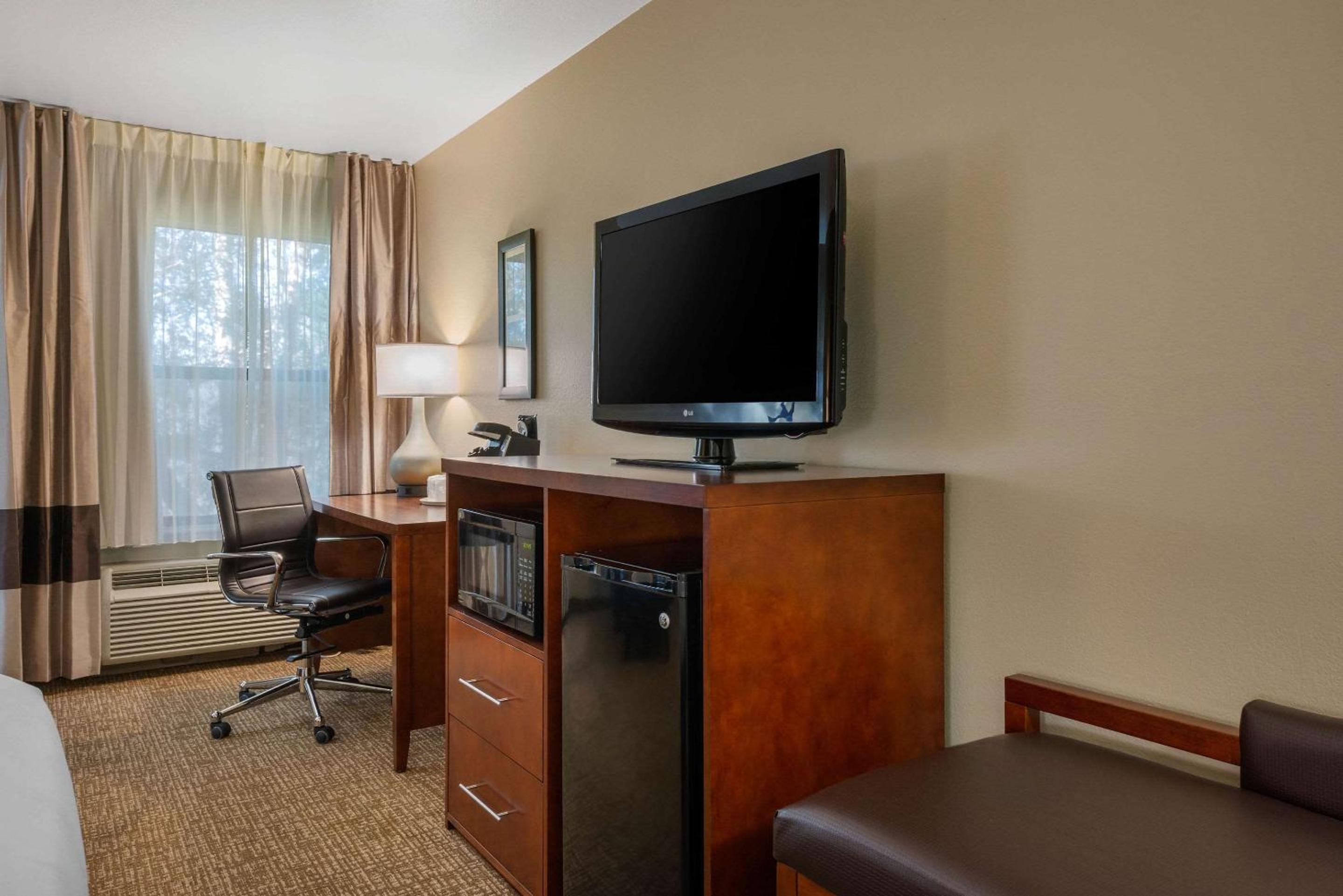 King Room - Non-Smoking - Photo 4