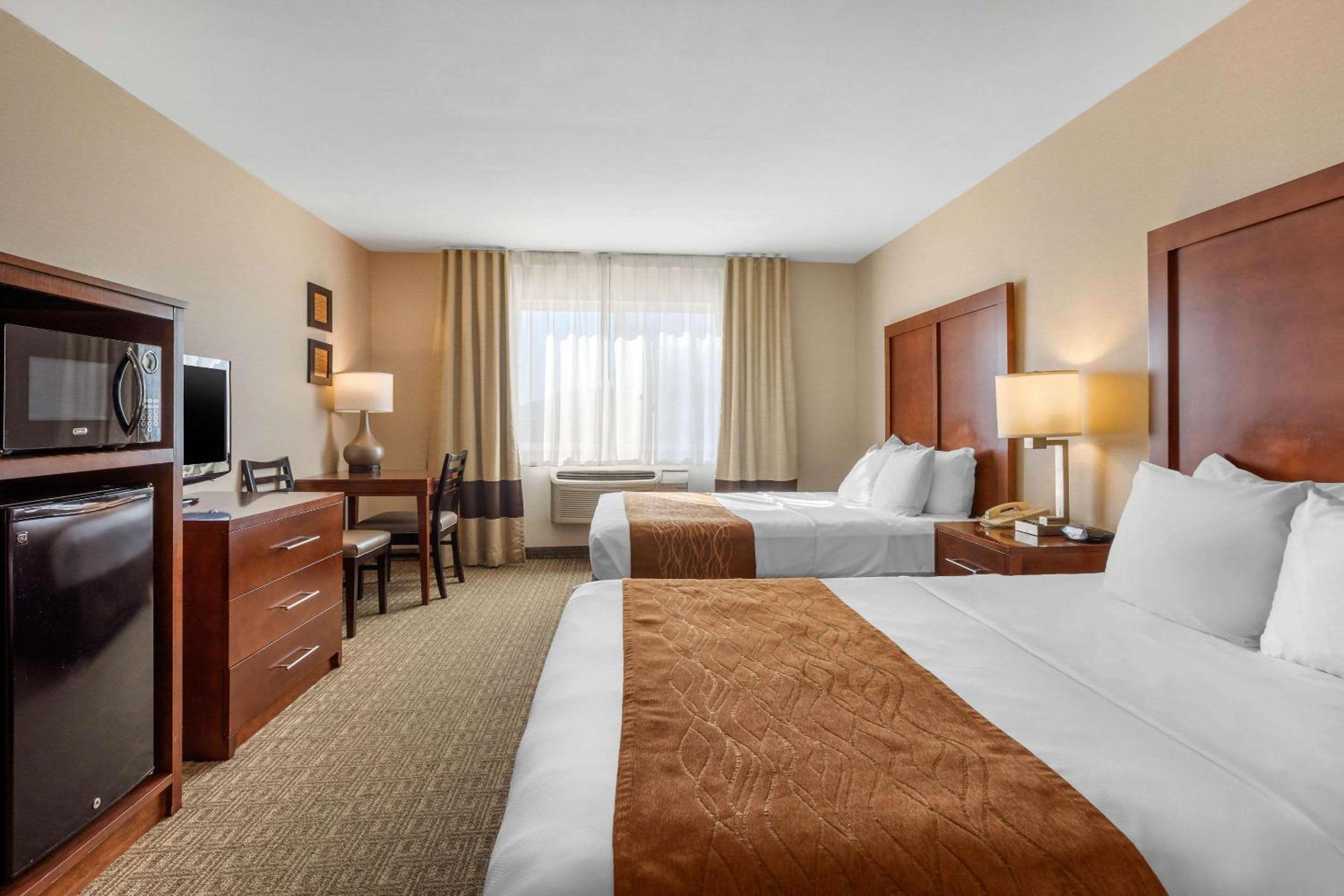 Standard Room, 2 Queen Beds, Non-Smoking - Photo 3