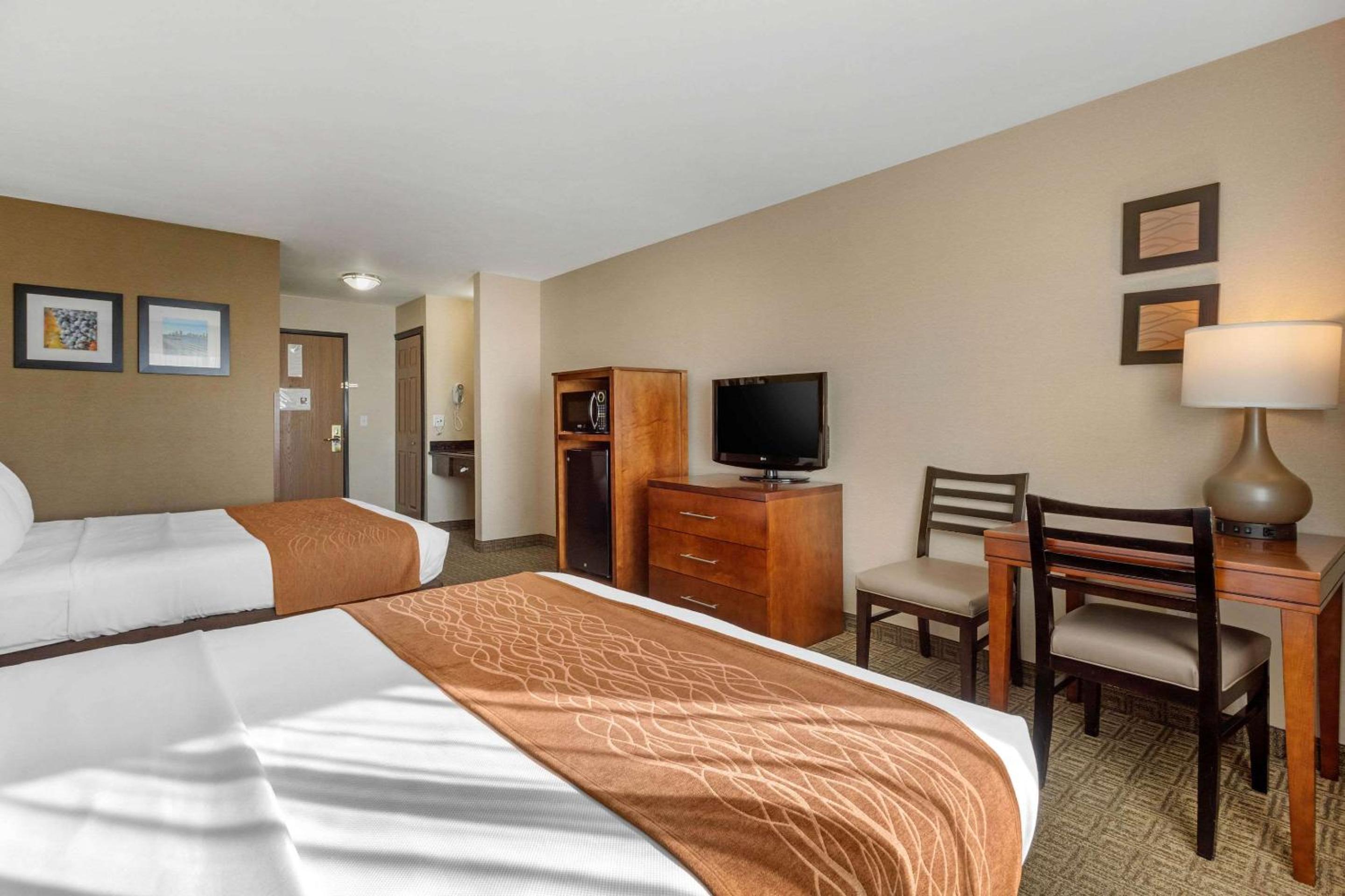 Standard Room, 2 Queen Beds, Non-Smoking - Photo 1