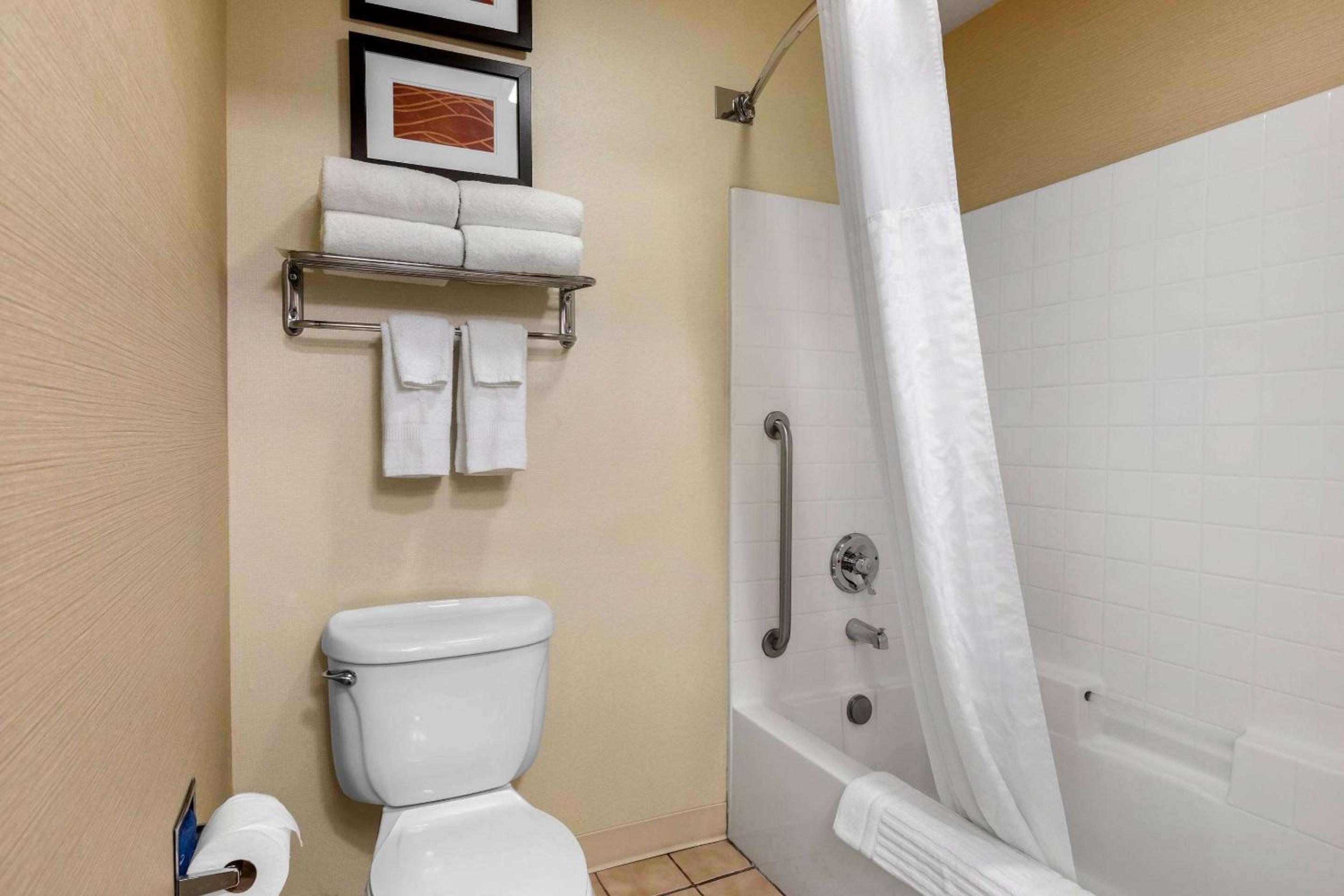 Standard Room, 2 Queen Beds, Non-Smoking - Photo 8