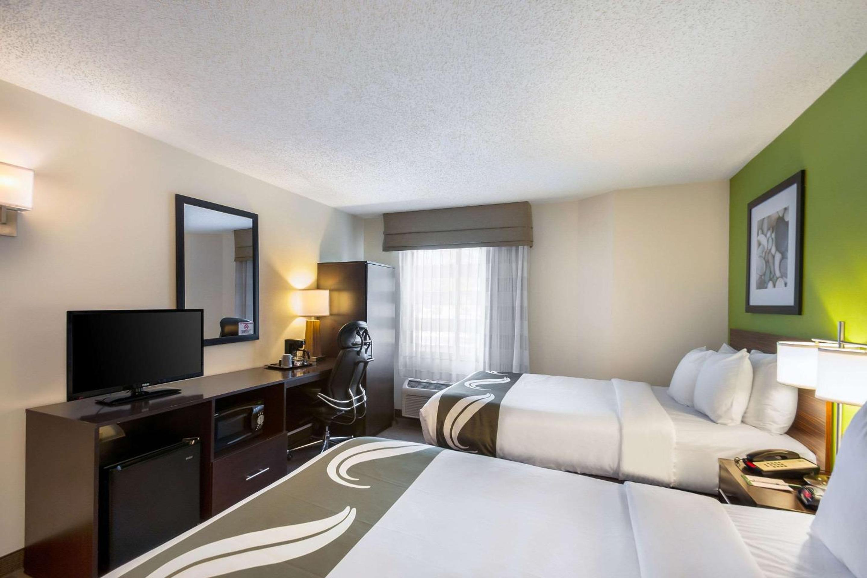 Double Room with Two Double Beds - Non-Smoking - Photo 2
