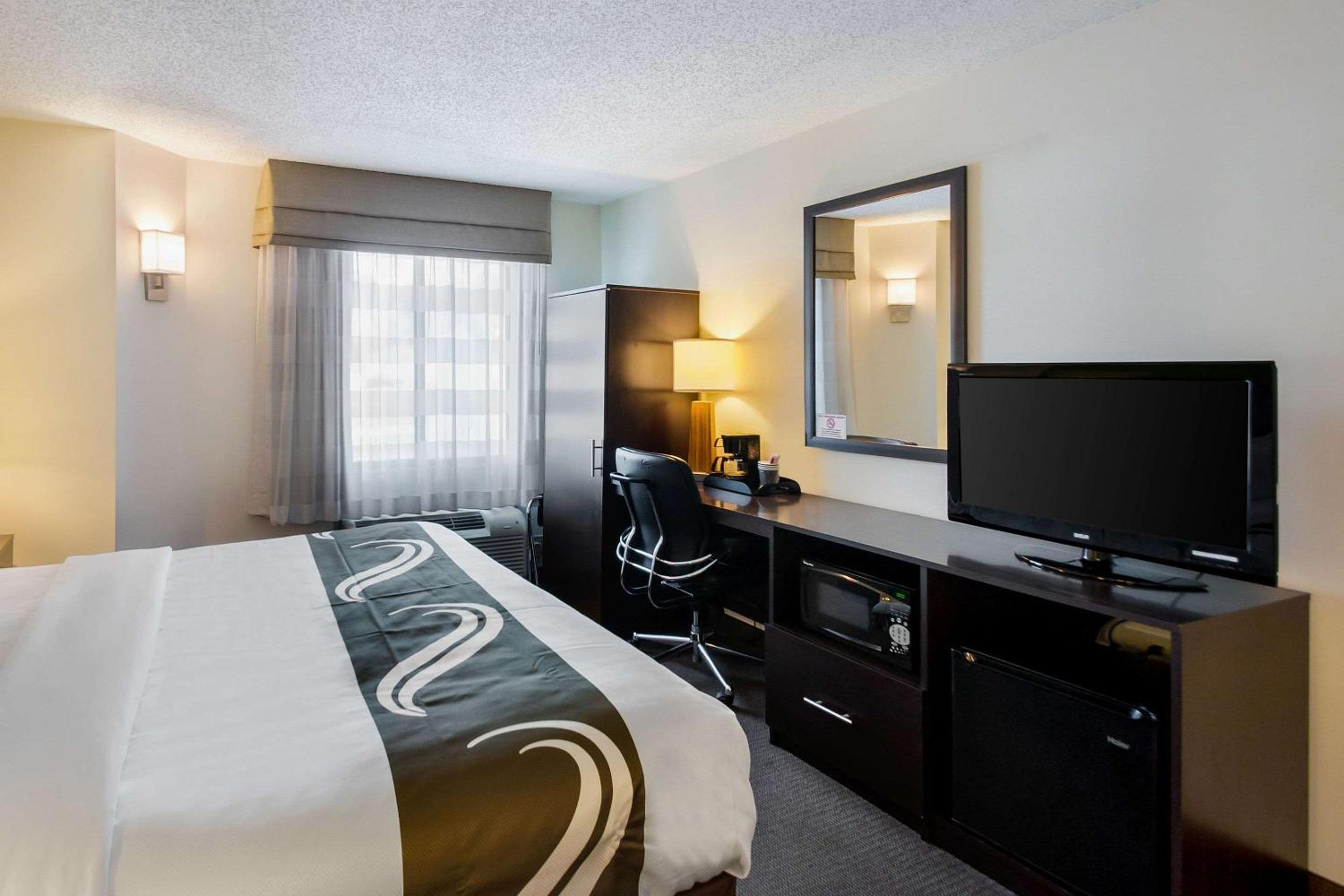 King Room - Non-Smoking - Photo 1