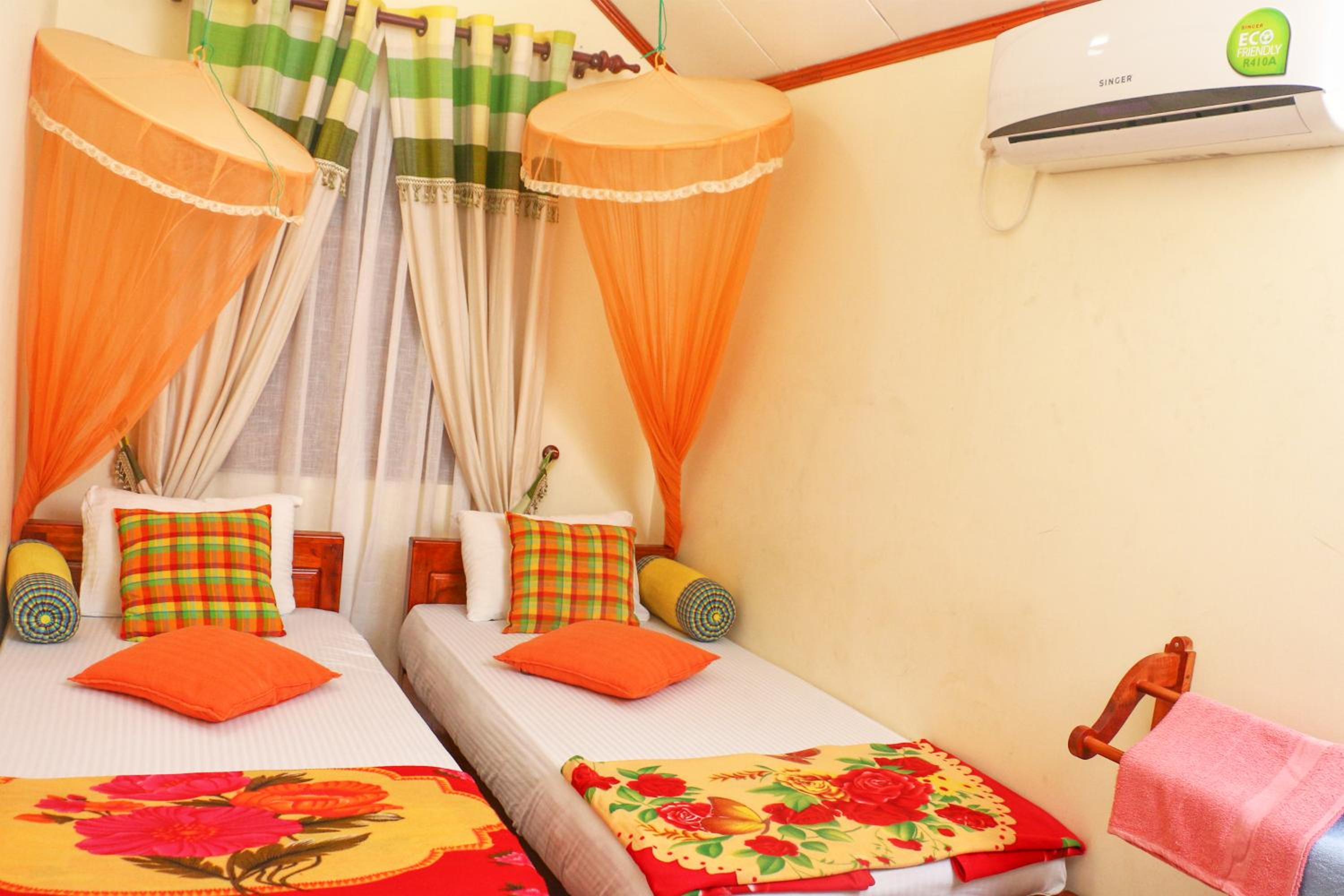 Deluxe Double Room with Fan without Hot Water photo 1