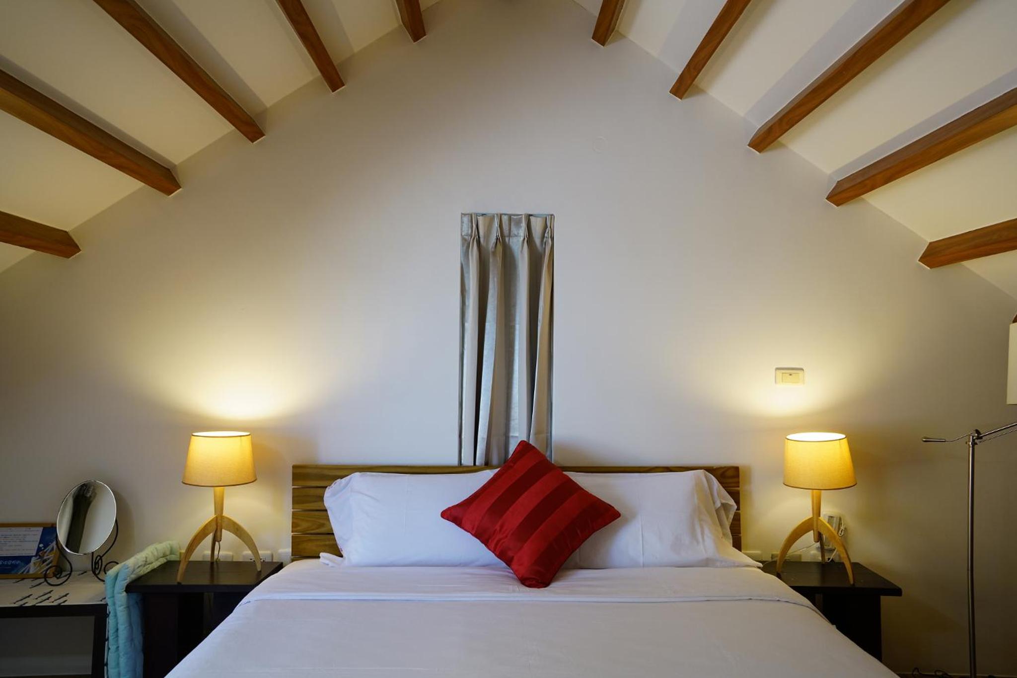Double Room with Sunrise Sea View - Photo 5