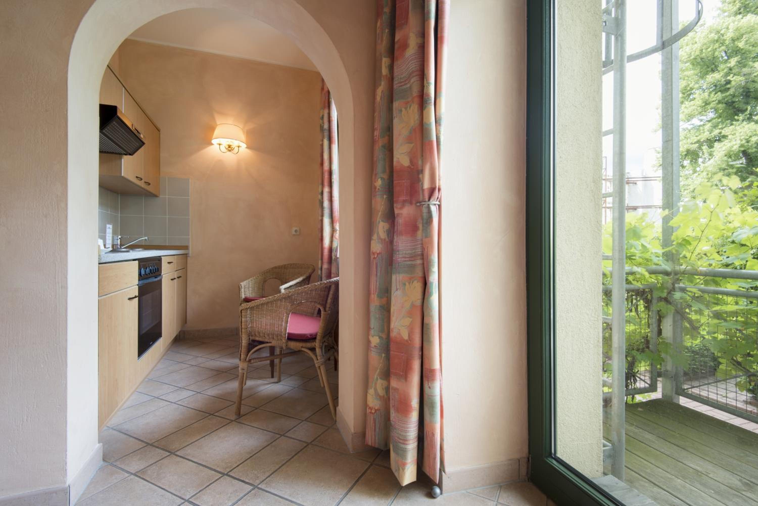 Studio with Balcony - Photo 7