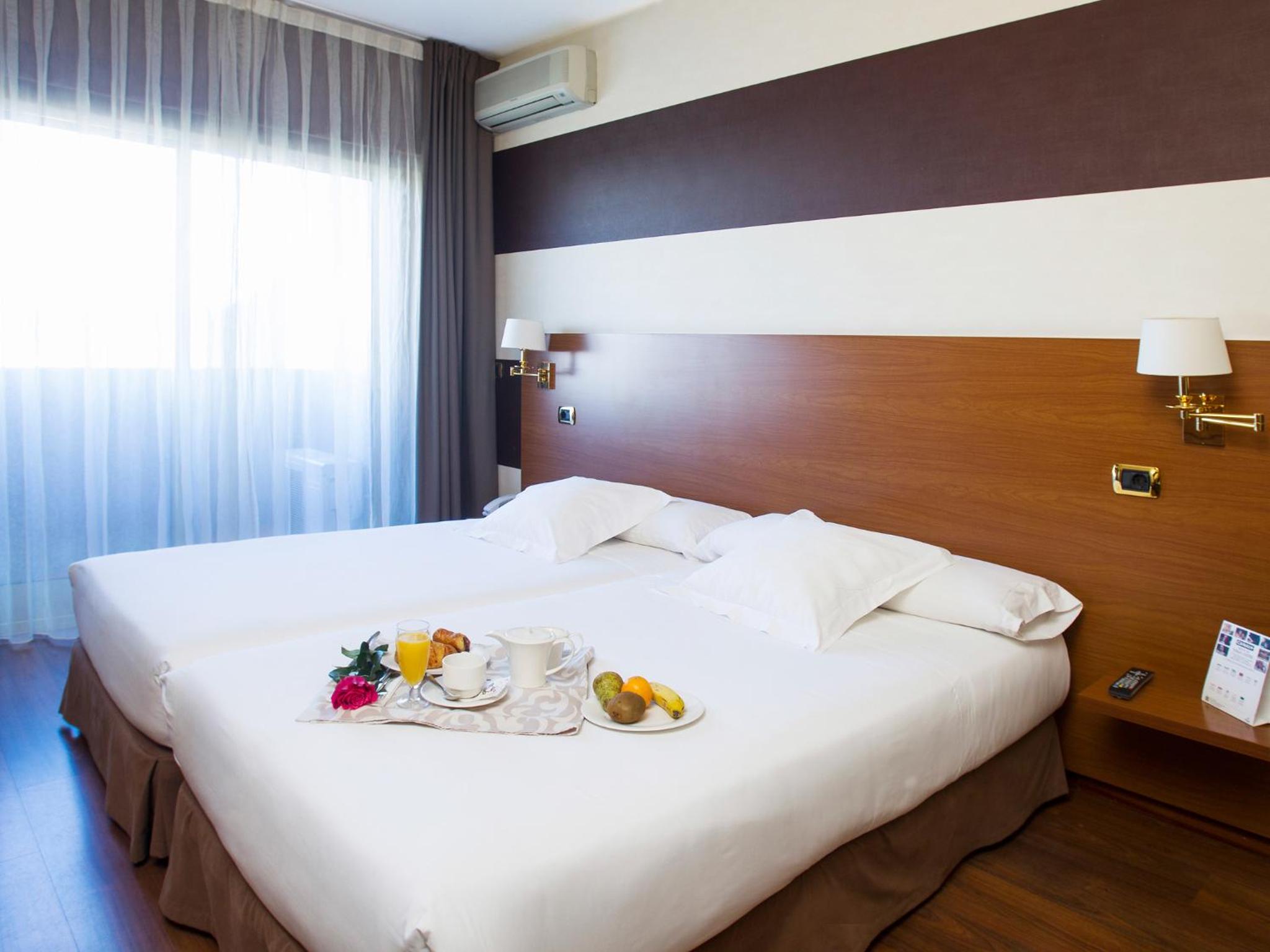 Double or Twin Room with Extra Bed (3 Adults) - Photo 1