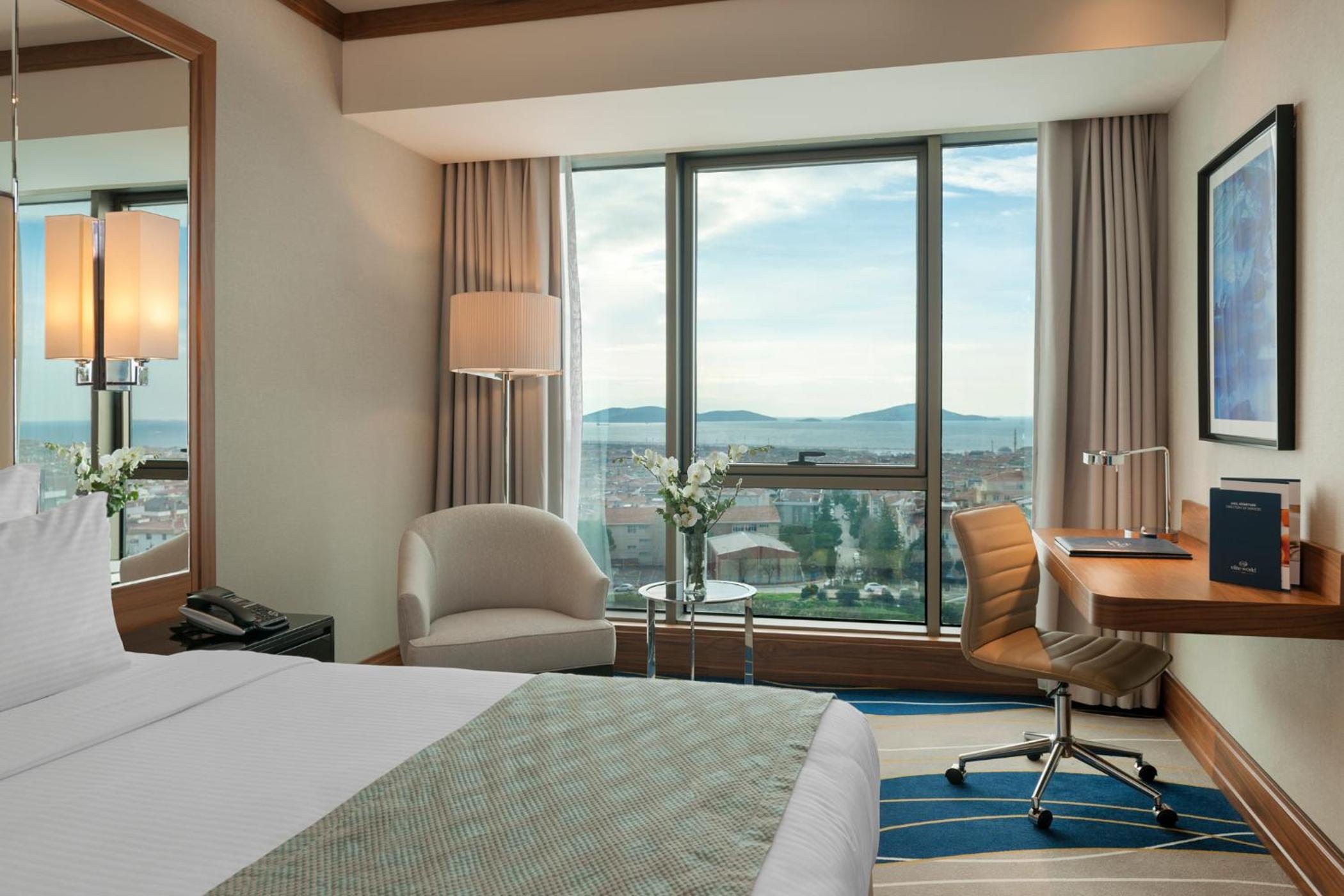 Deluxe Room with King Size Bed,Sea View photo 3