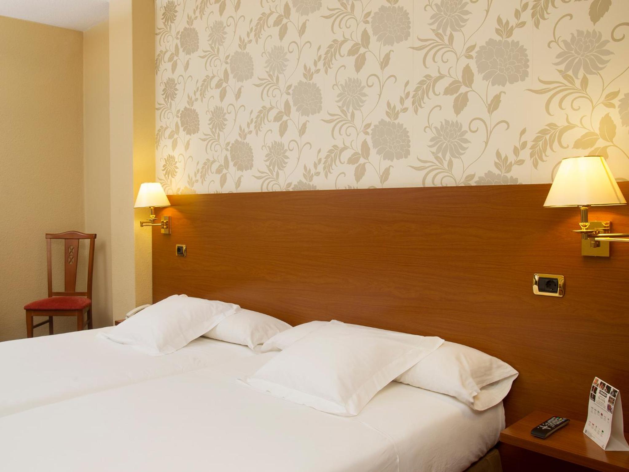 Twin Room - Photo 7