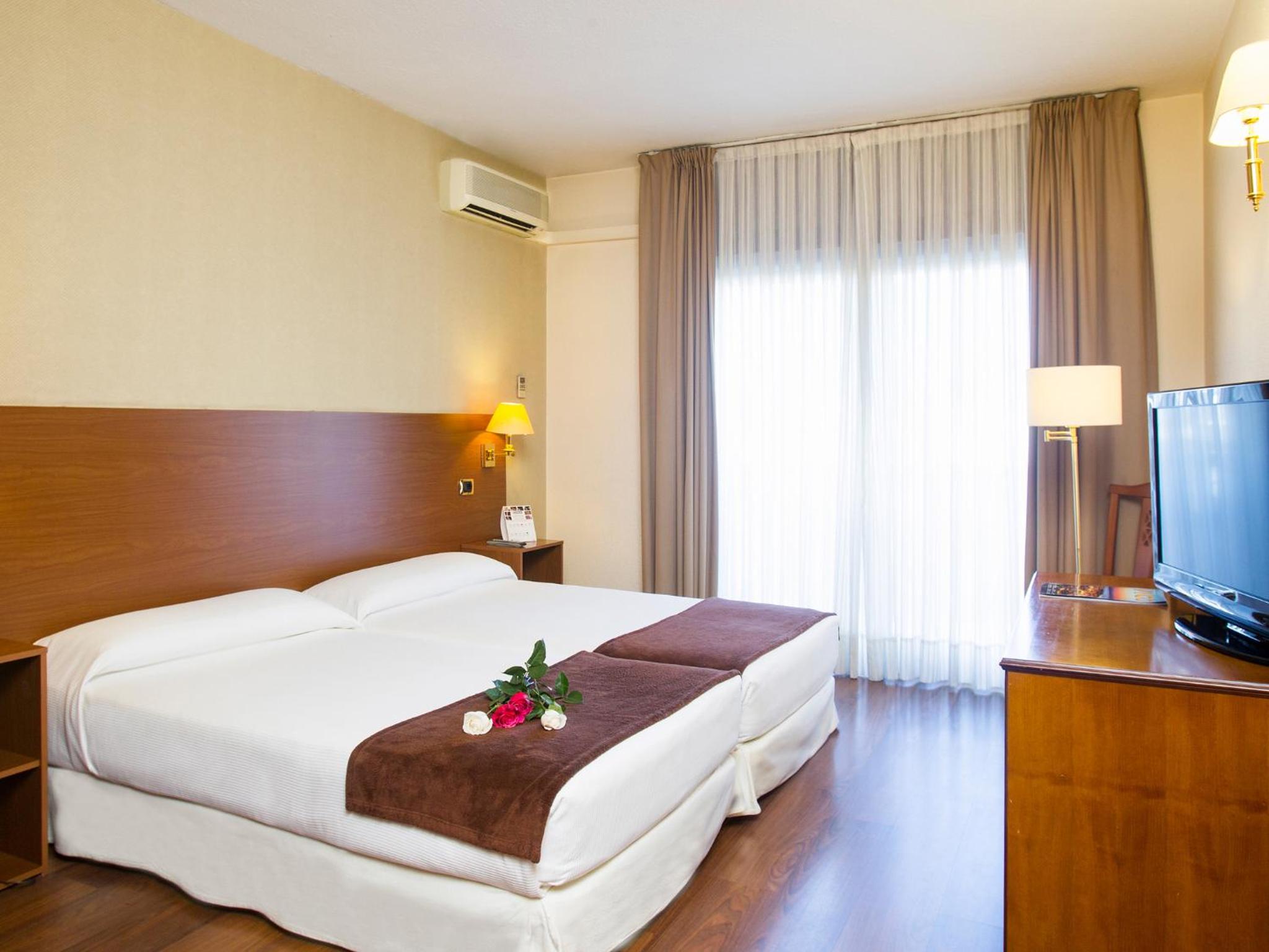 Twin Room - Photo 1