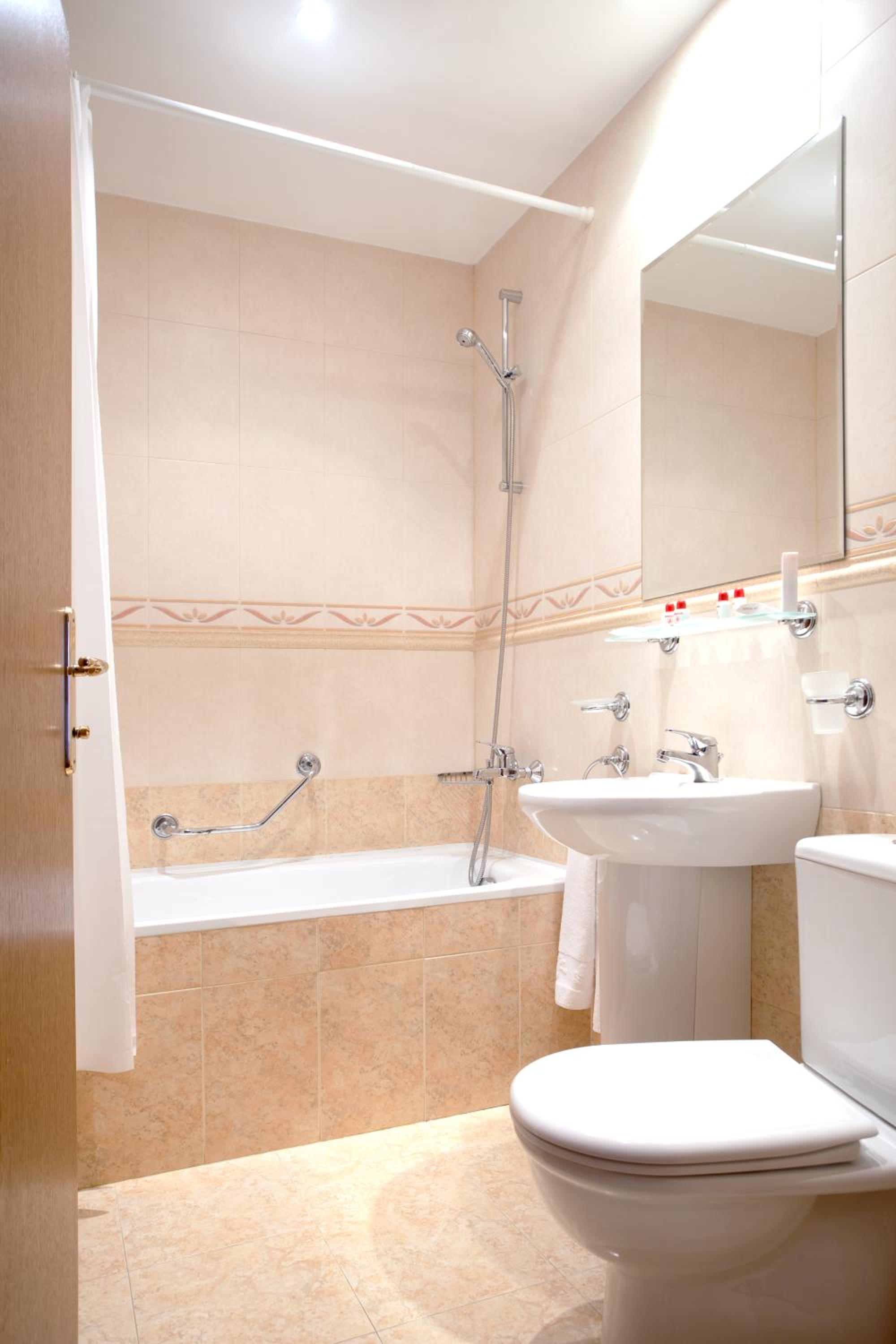 Double or Twin Room - Photo 5
