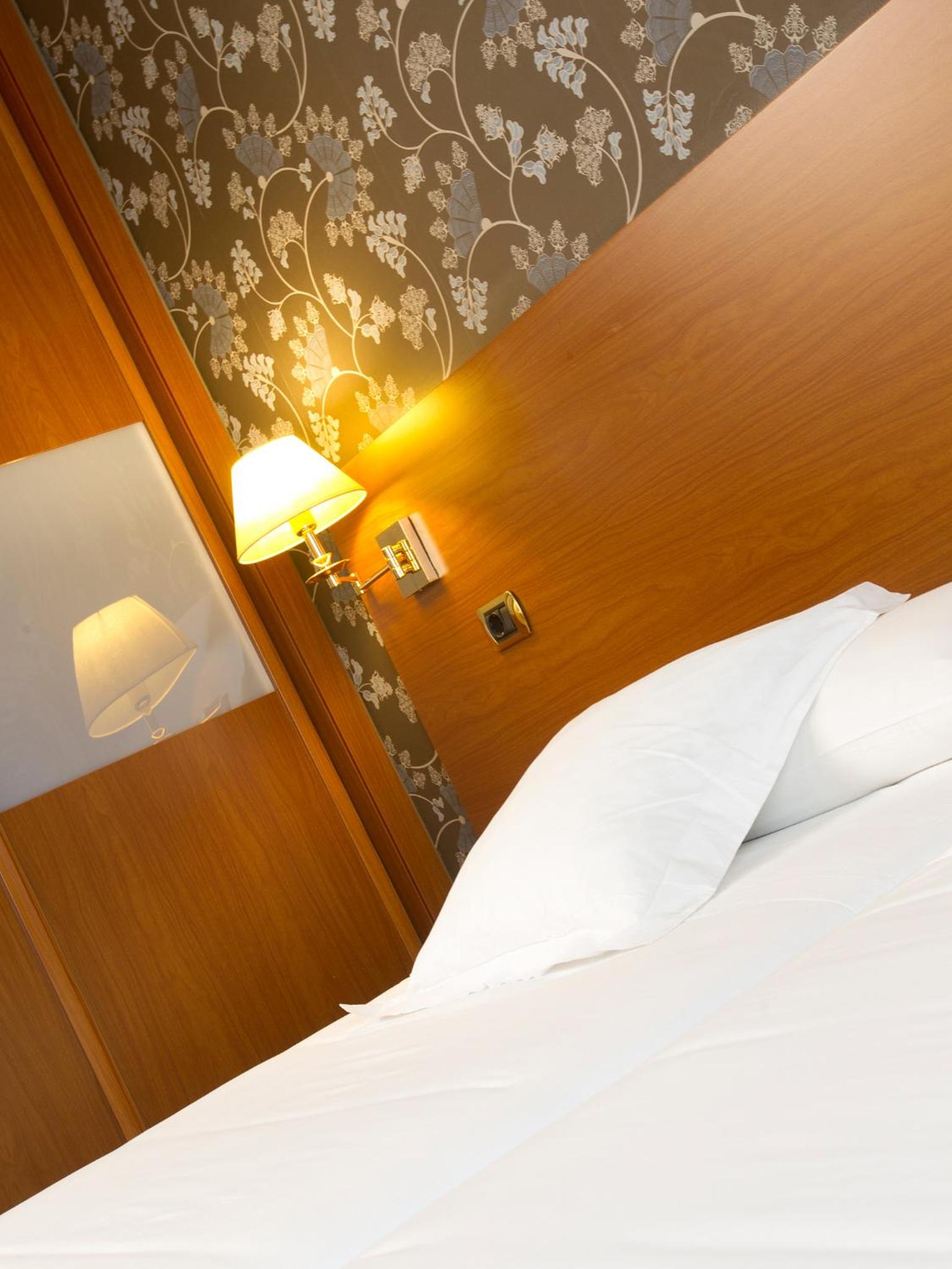 Twin Room - Photo 3