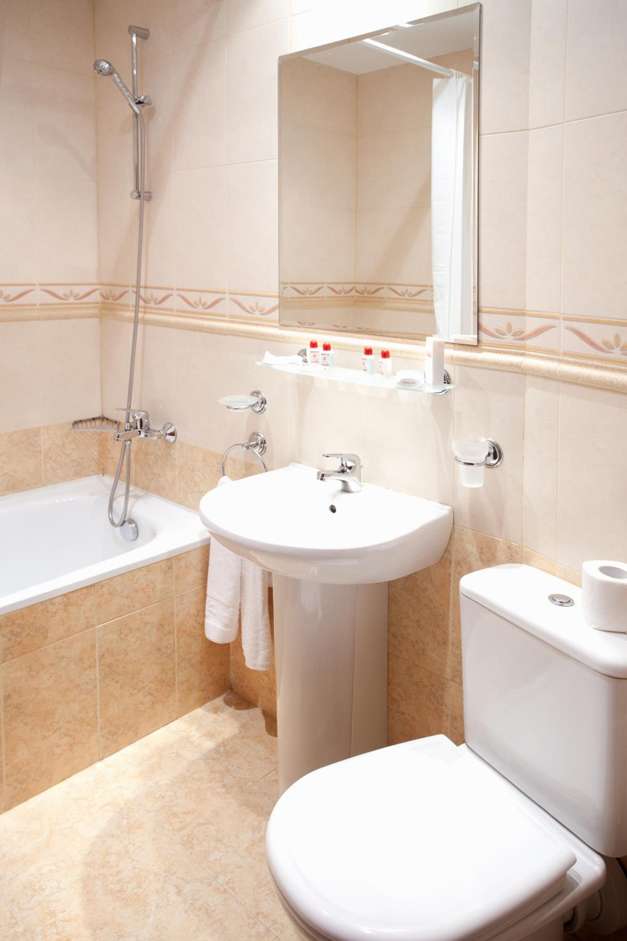 Double or Twin Room - Photo 6