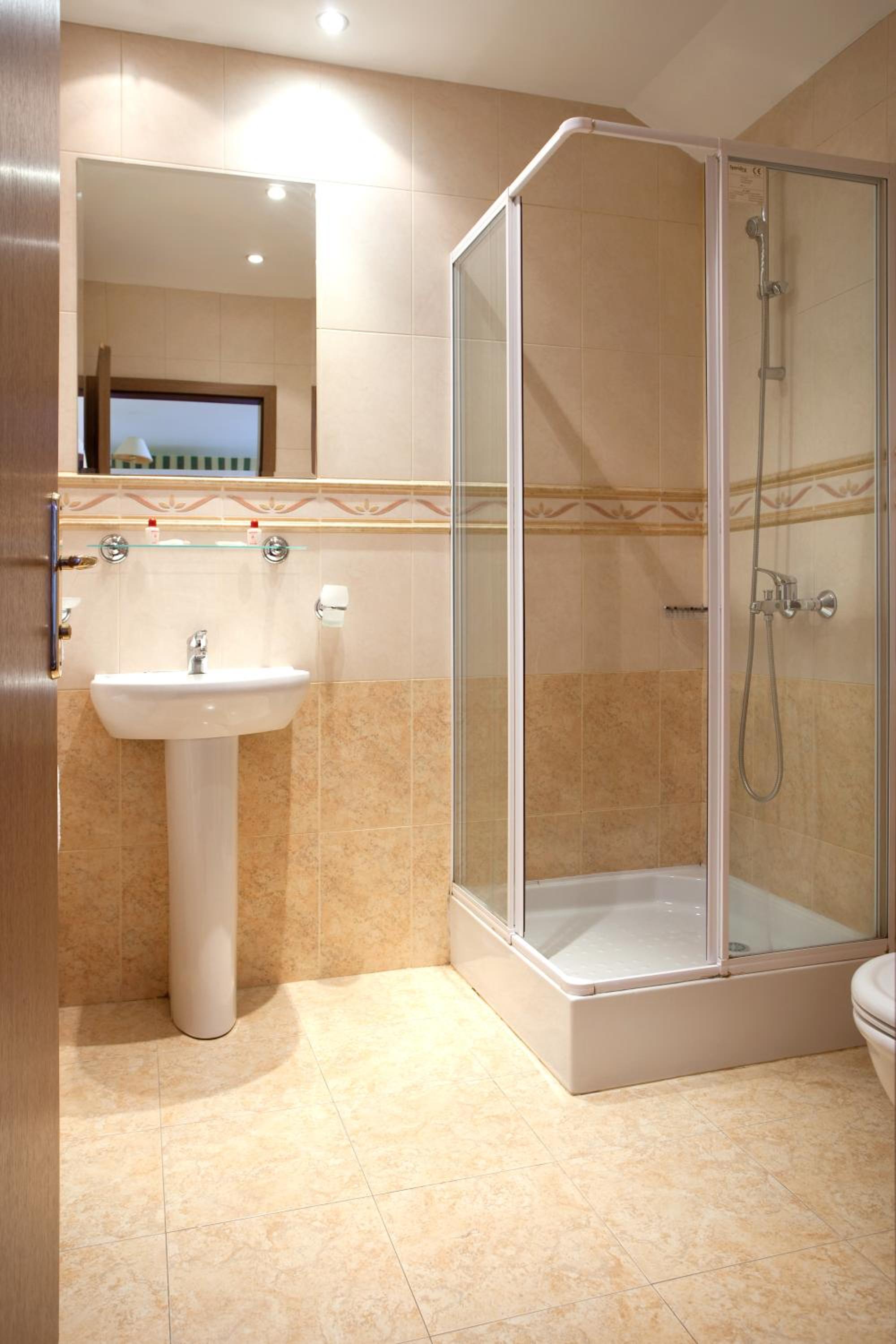 Double or Twin Room - Photo 2