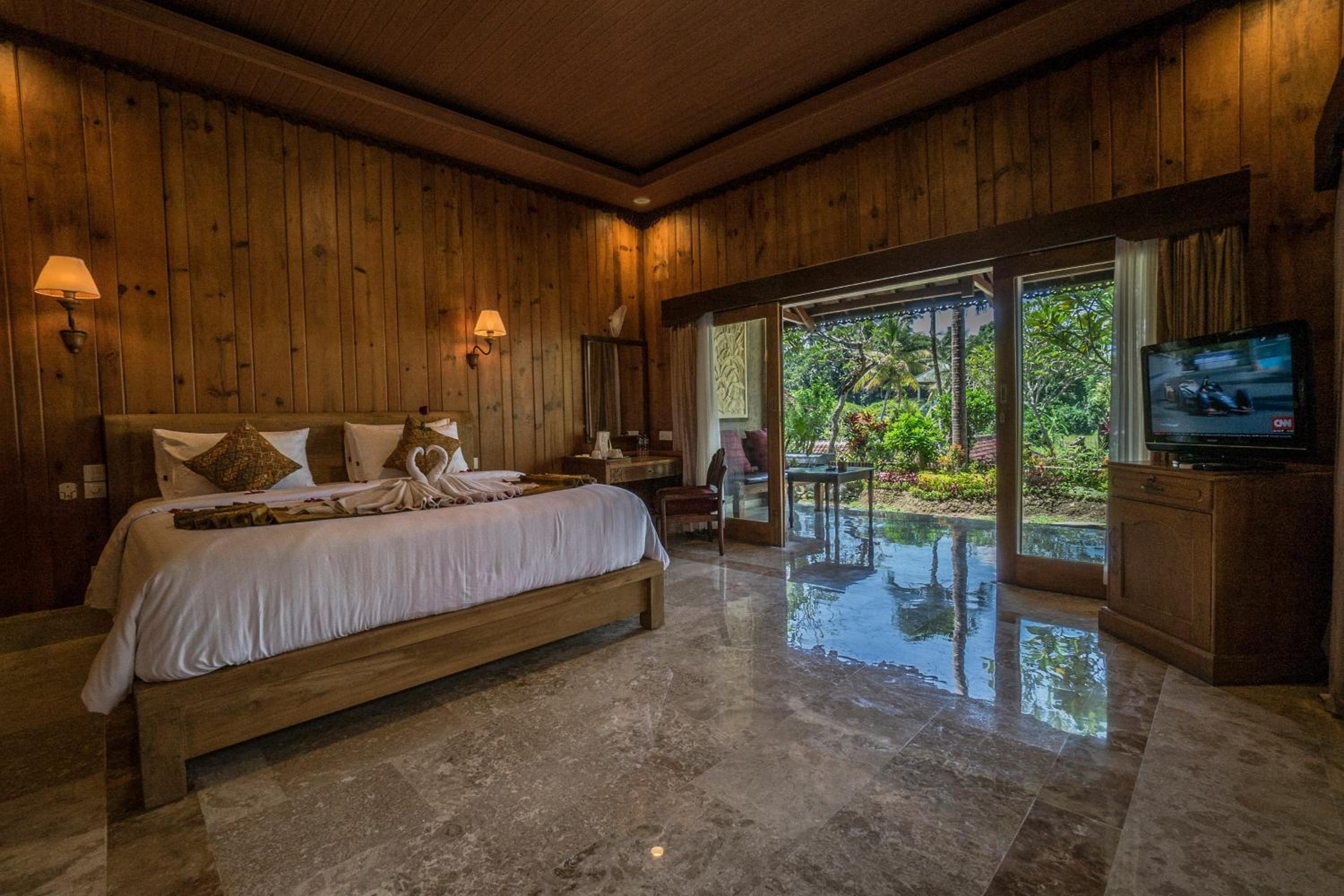 Special Offer - Honeymoon Package at Deluxe King Room