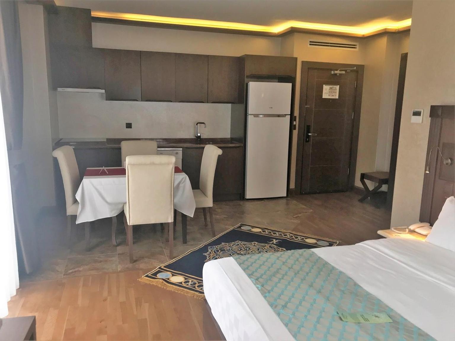 Double Room with Kitchen and Lake View