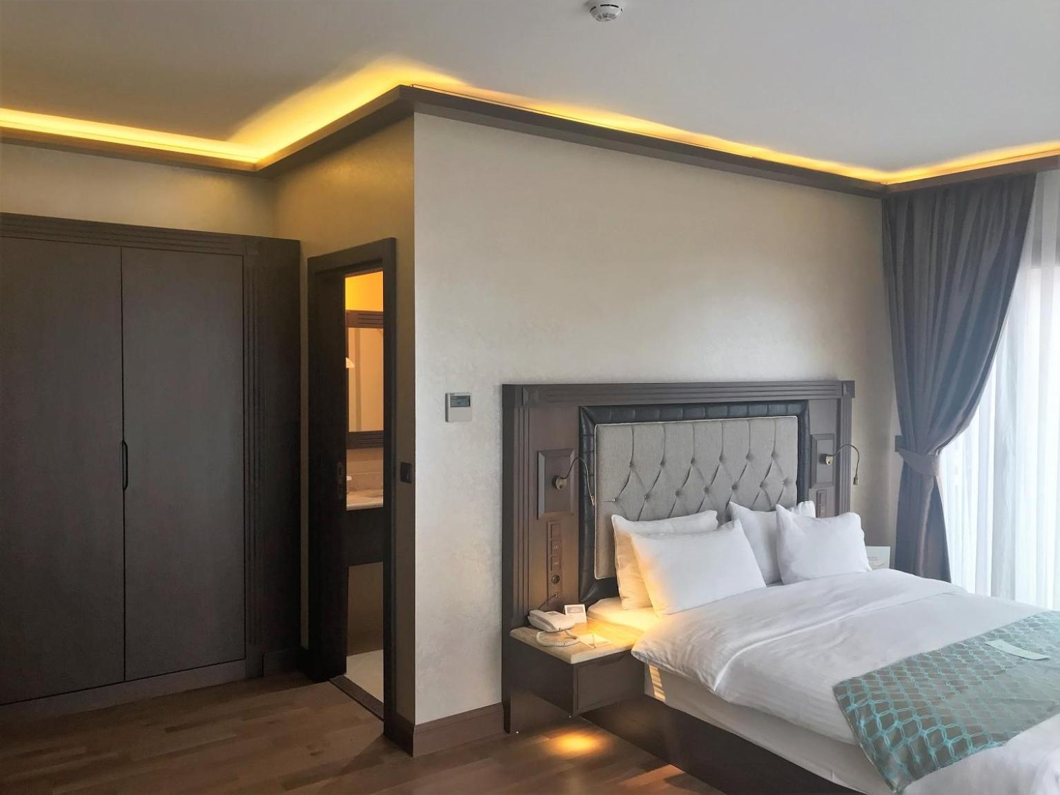Double Room with Kitchen and Lake View thumbnail 5