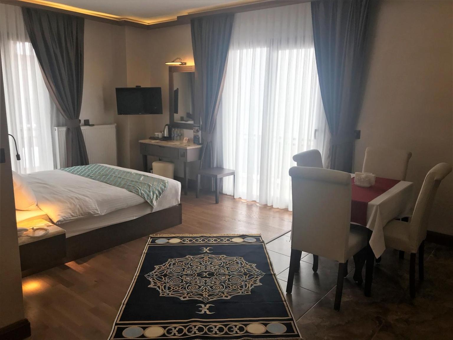 Double Room with Kitchen and Lake View