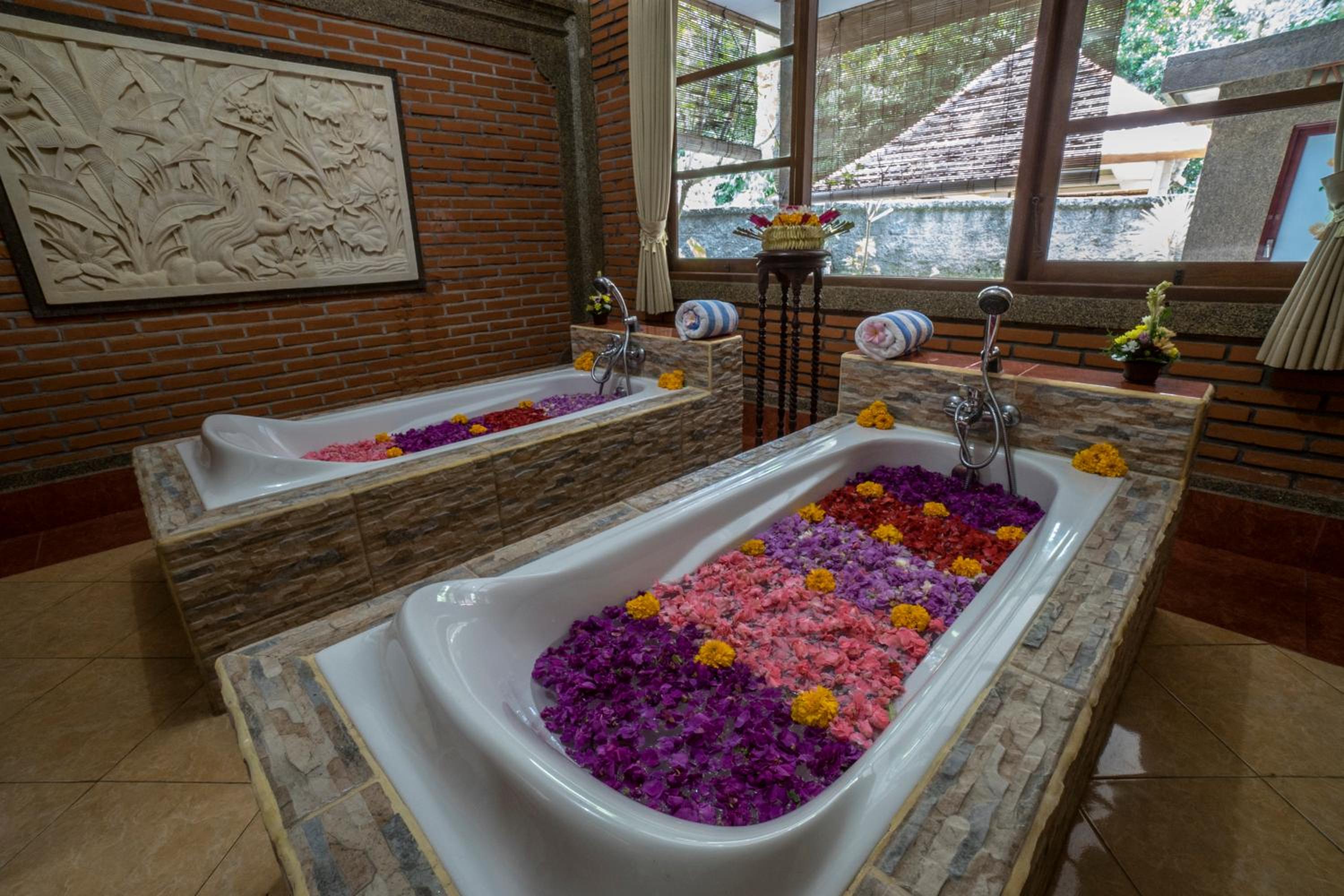Special Offer - Honeymoon Package at Deluxe King Room photo 2