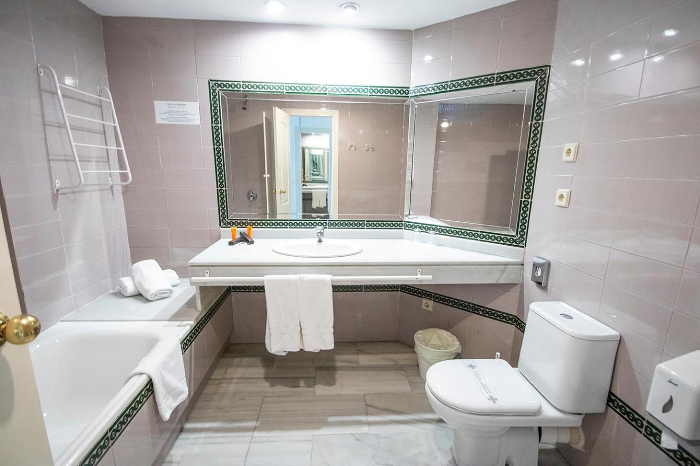 Studio (2 Adults) - Photo 13