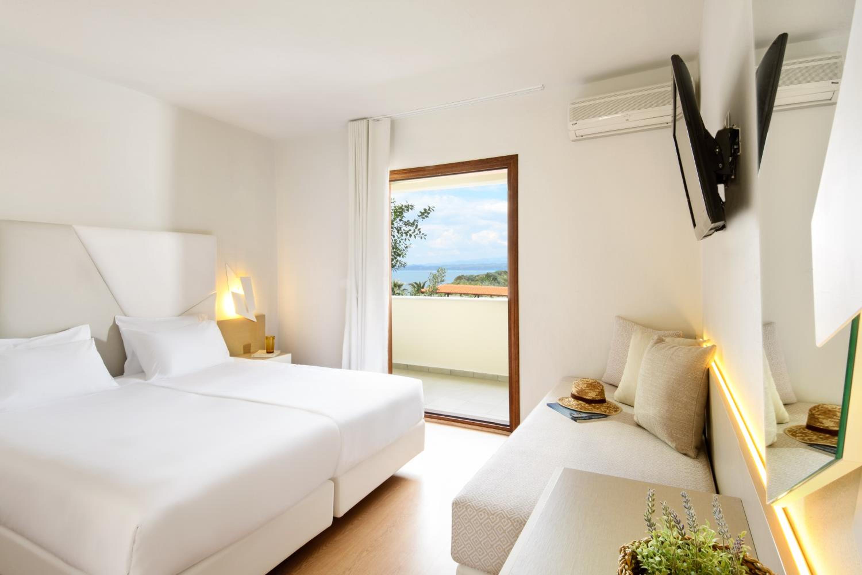 Double or Twin Room with Garden View photo 3