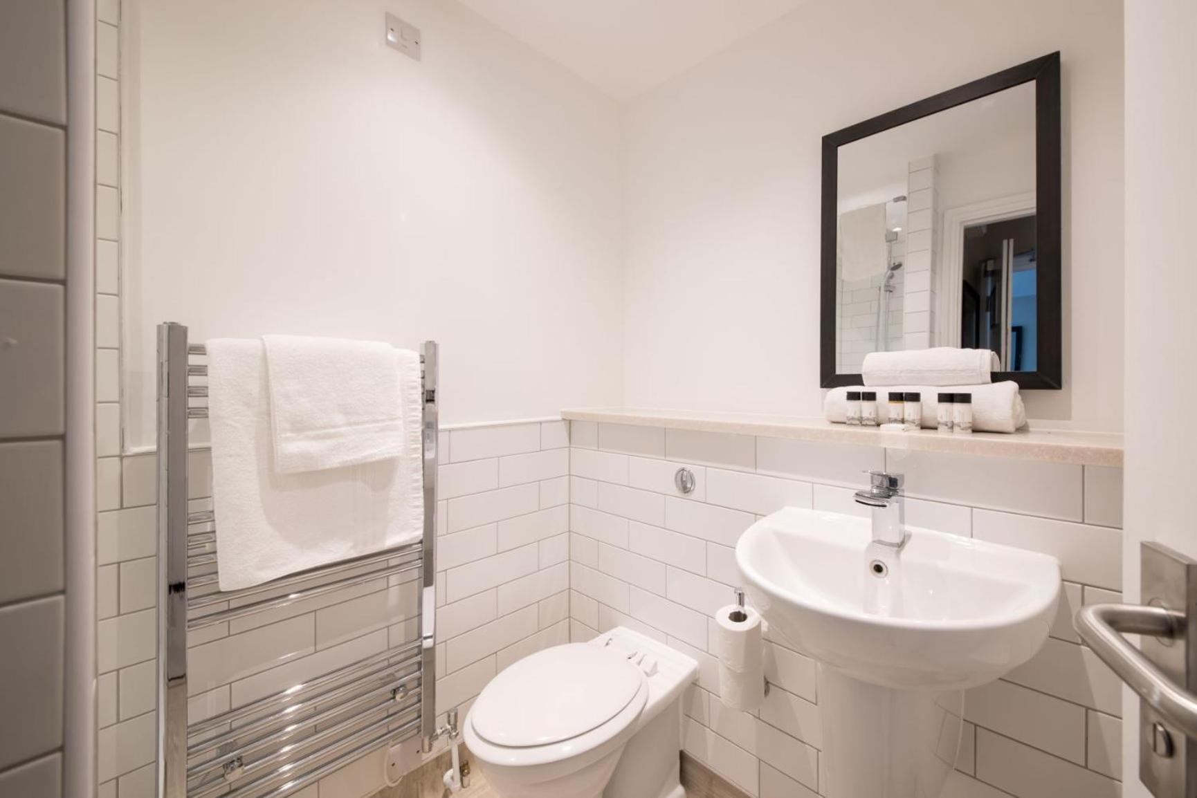 Double Room - Photo 7