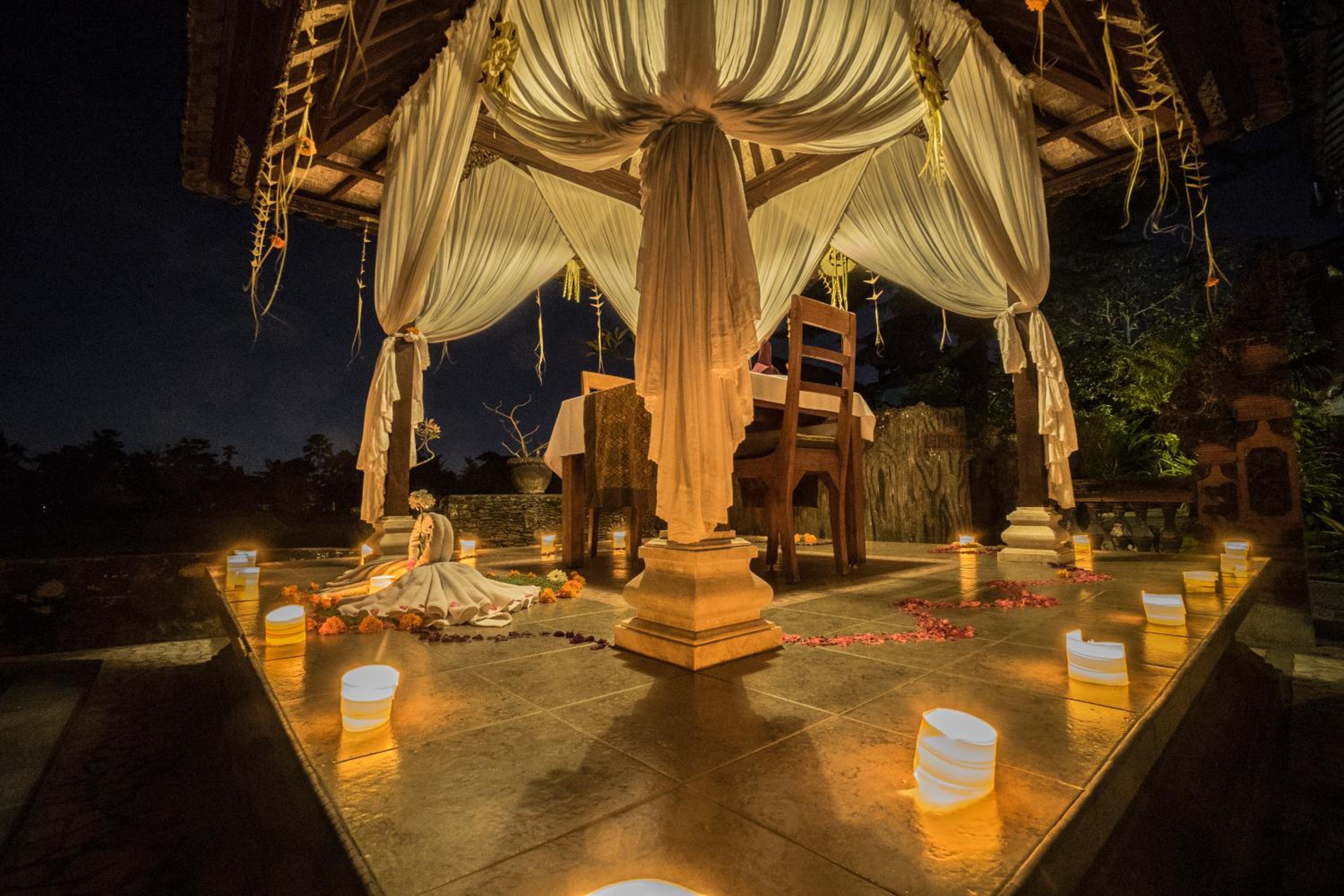 Special Offer - Honeymoon Package at Deluxe King Room photo 3