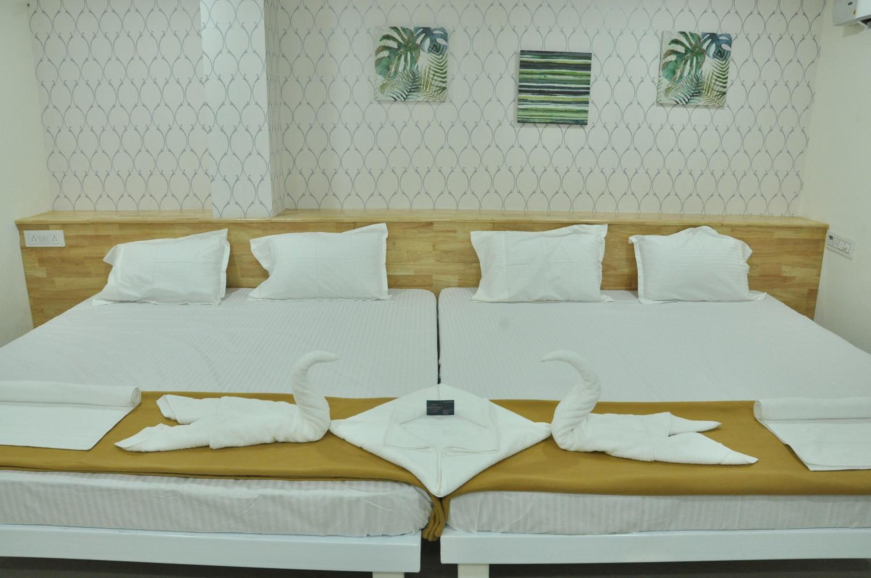 King Room with Two King Beds photo 1
