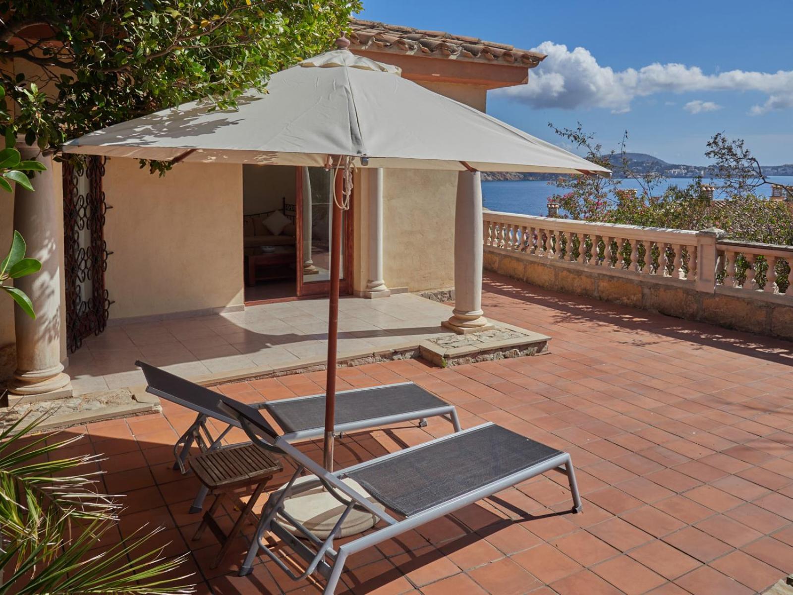 Deluxe Suite with Sea View photo 2