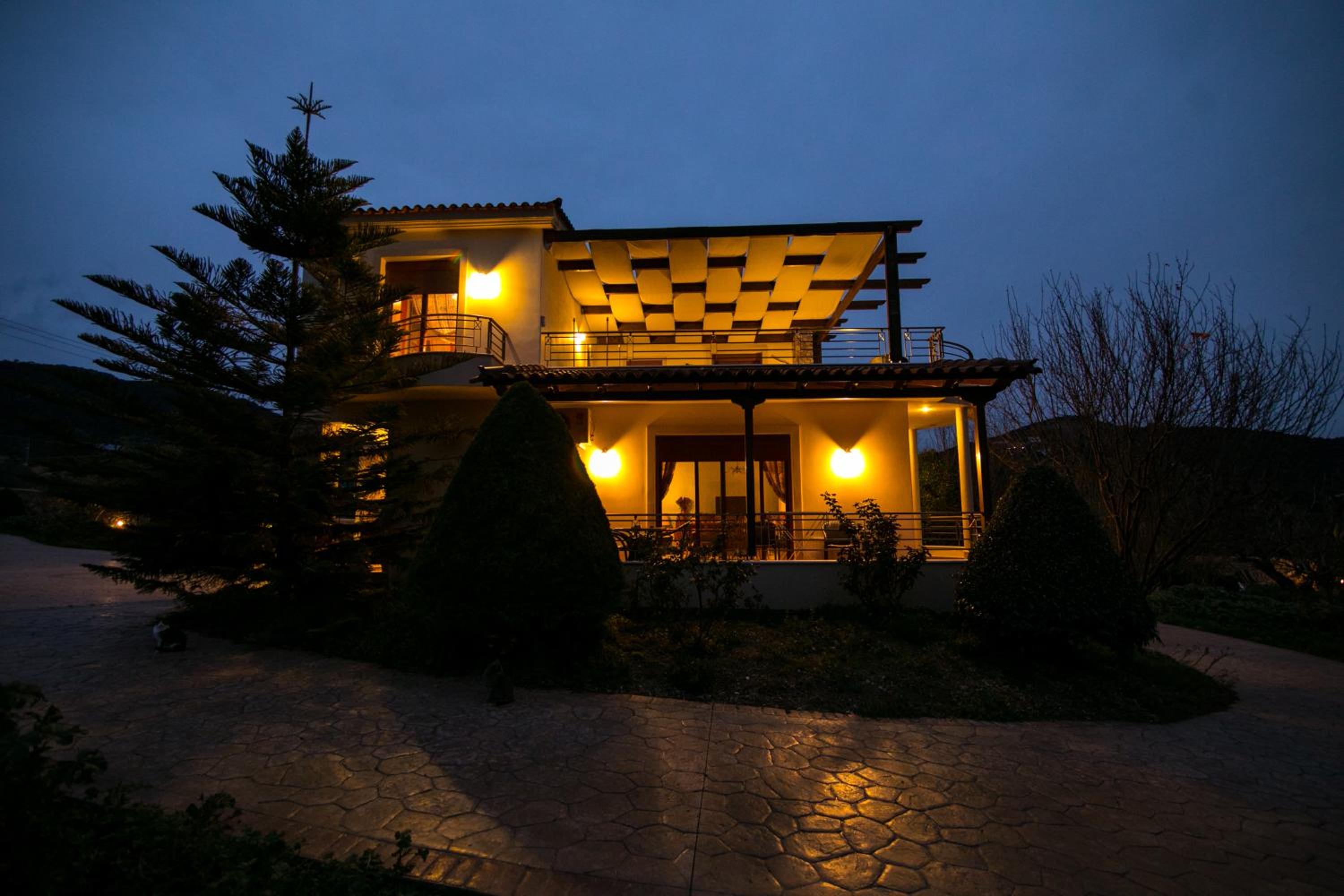 Four-Bedroom House photo 2