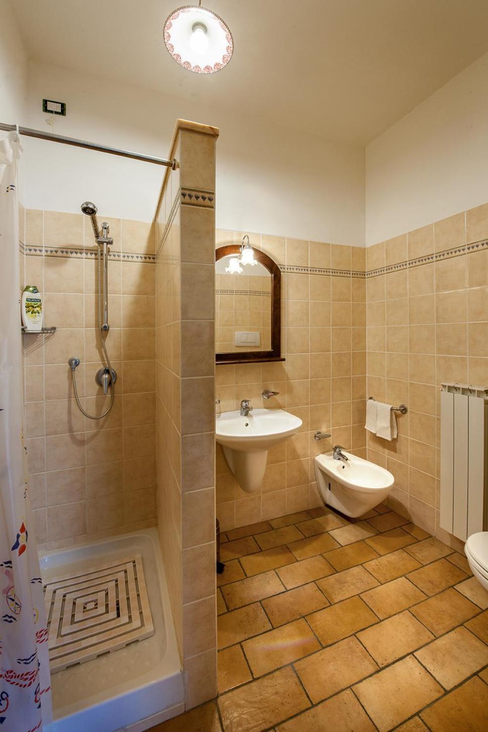Standard Quadruple Room - Photo 4