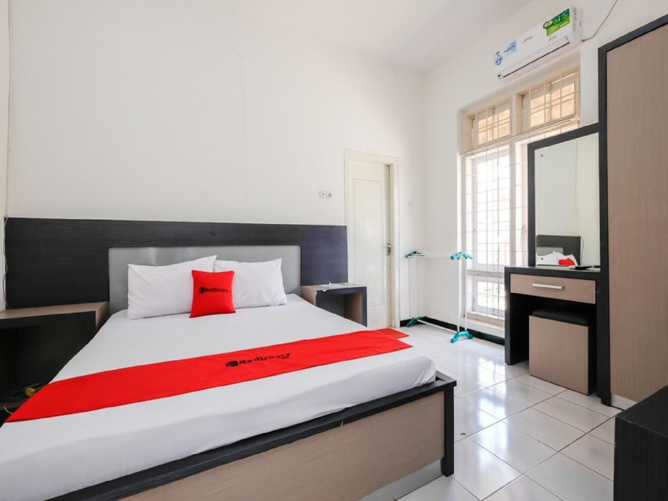 Deluxe Room - Photo 6